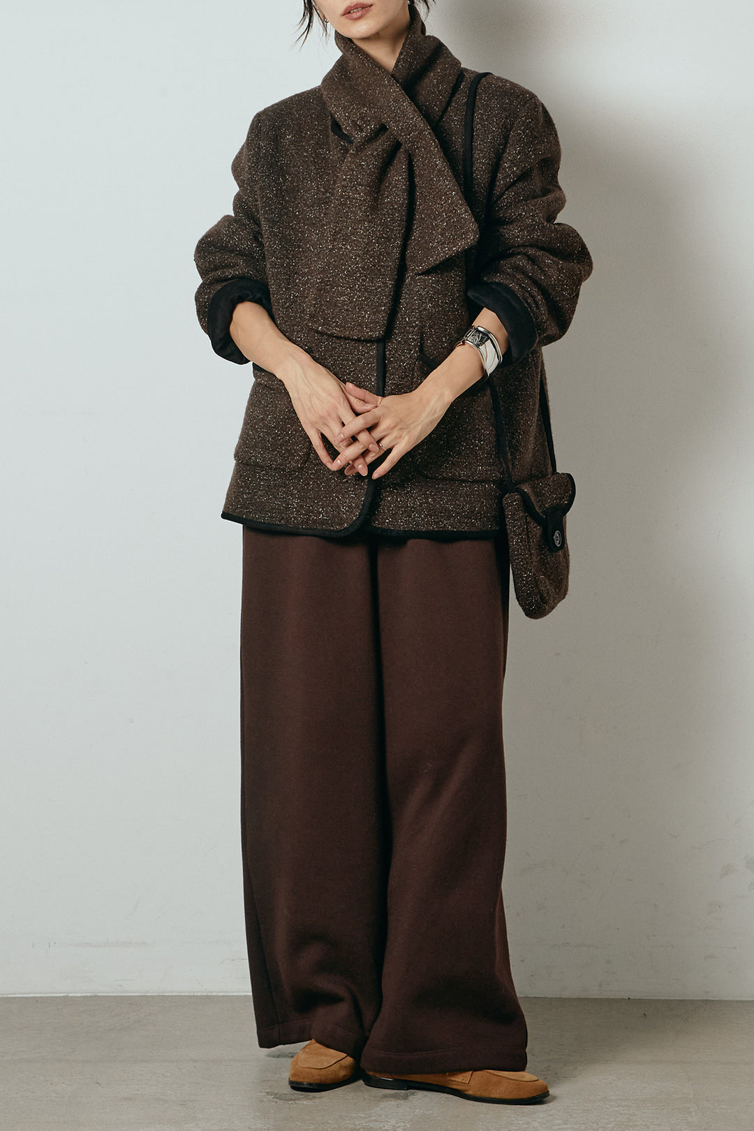 [SET]ノーカラーマフラーバッグ付きアウター+裏起毛スウェットワイドパンツ(2set)