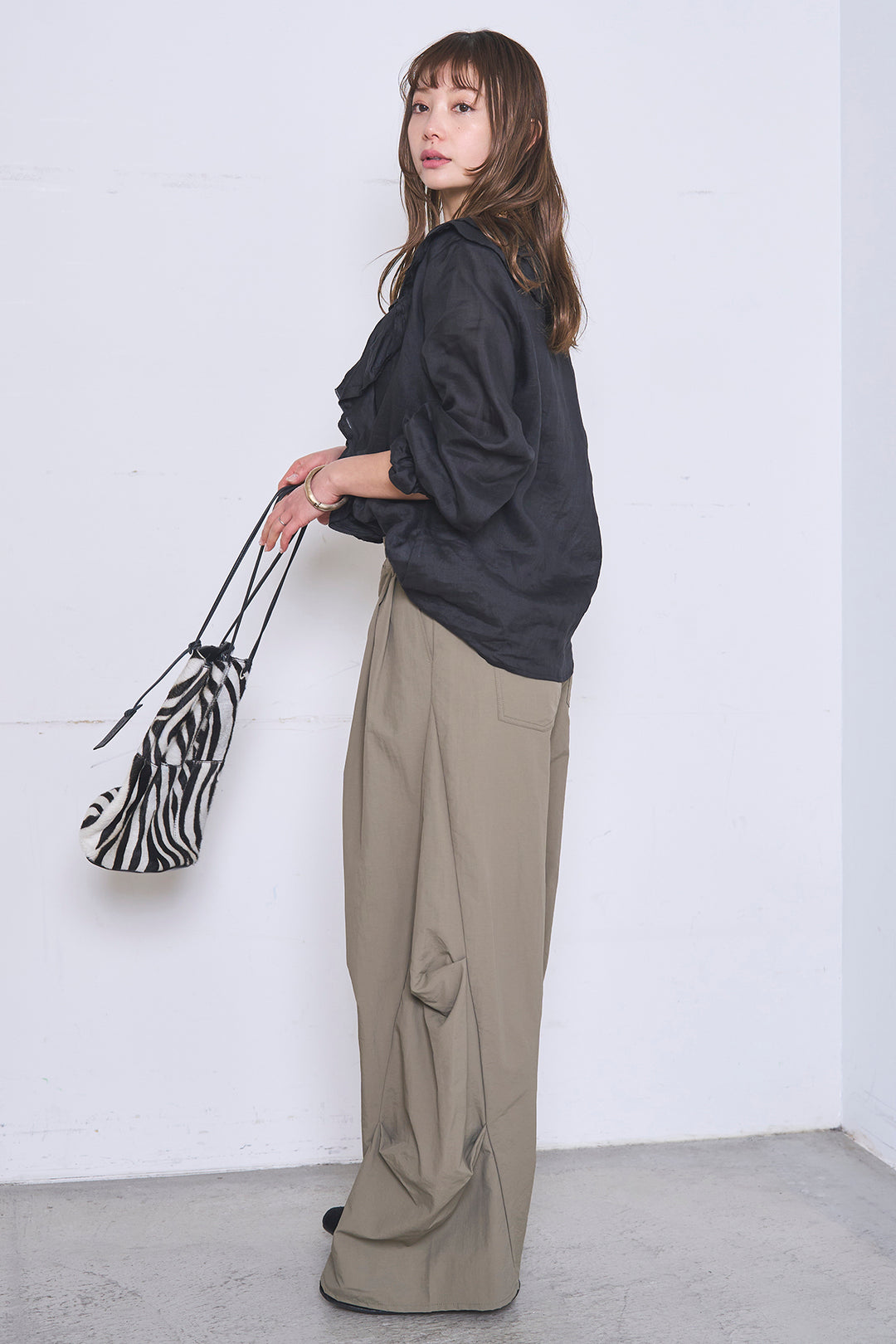 [SET]フリルボタンブラウス+ドライタフタタックバレルパンツ(2set)