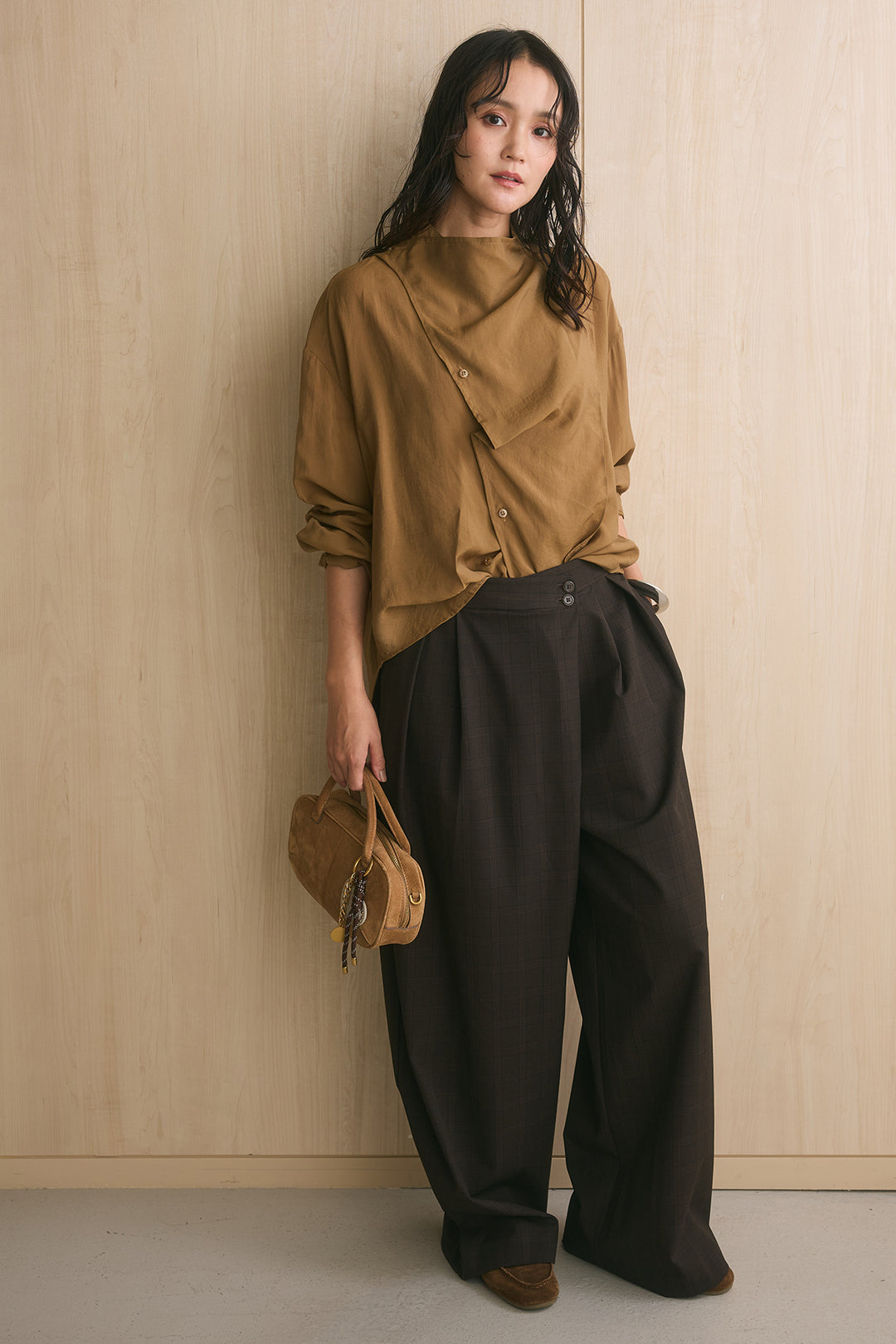 [SET]アシンメトリーネックデザインシャツ+ウエストアシメタータンチェックパンツ(2set)