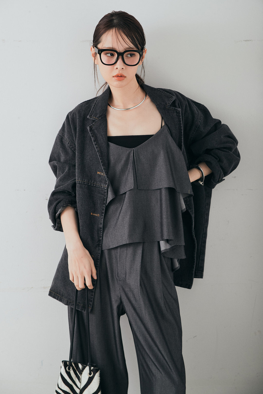 [SET]オーバーデニムジャケット+デニムライクツイルタックパンツ+デニムライクツイルティアードキャミソール(3set)