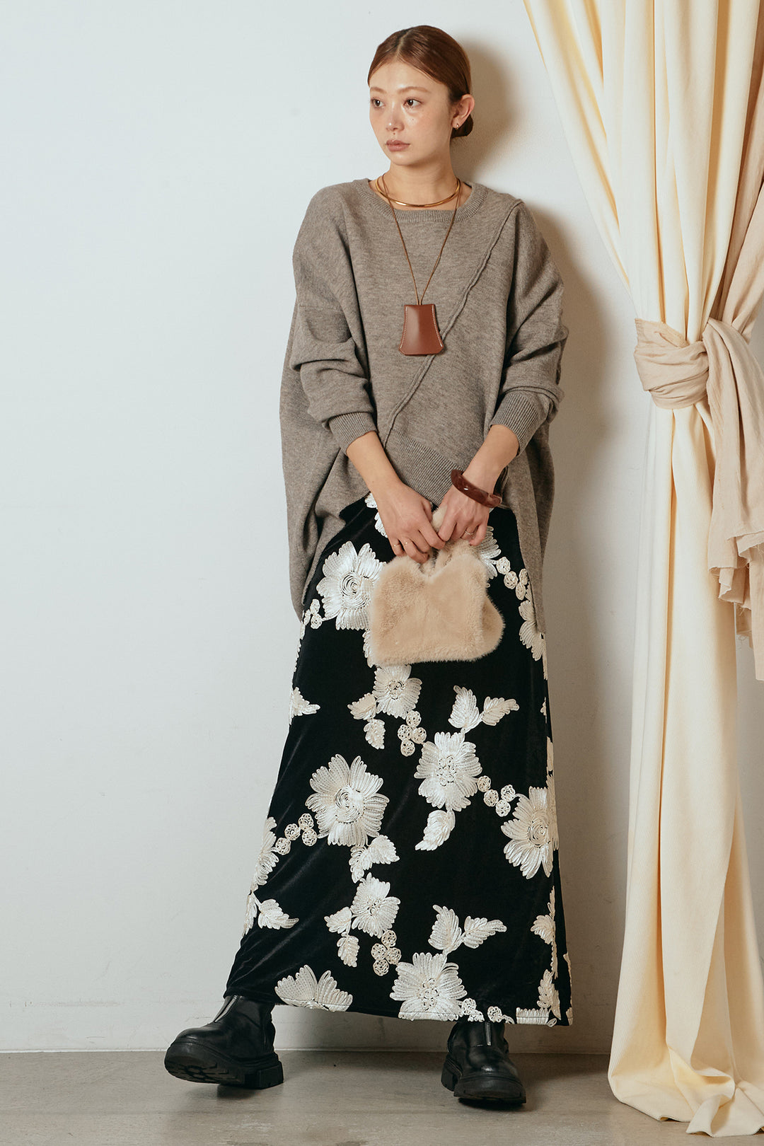 [SET]アシンメトリーデザインニットトップス+フラワー刺繍ワイドスカート(2set)