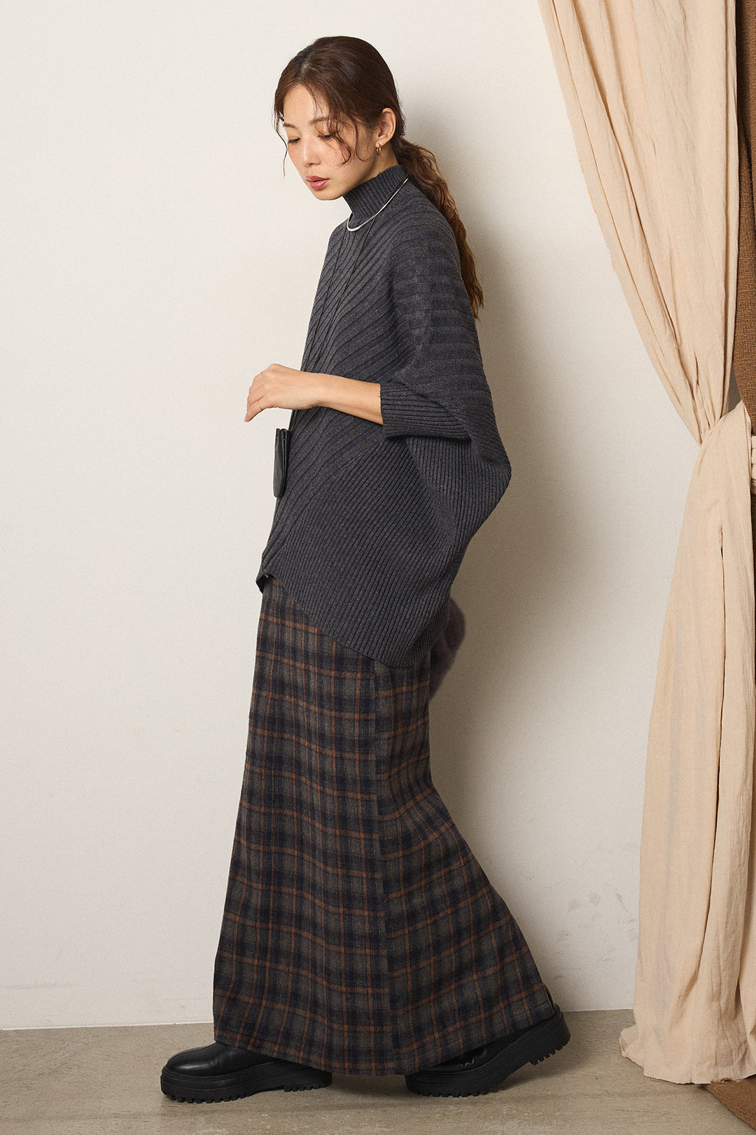 [SET]アシメデザインリブポンチョニットトップス+シャギーチェックストレートスカート(2set)