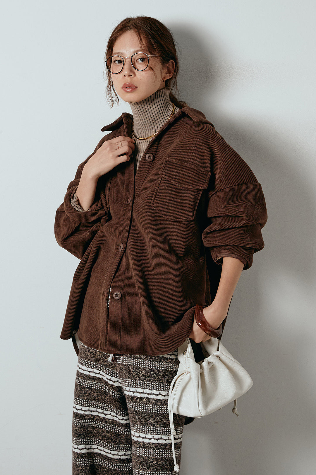 [SET]襟付きコーデュロイポケットシャツ+マルチライン柄リラックスニットパンツ(2set)