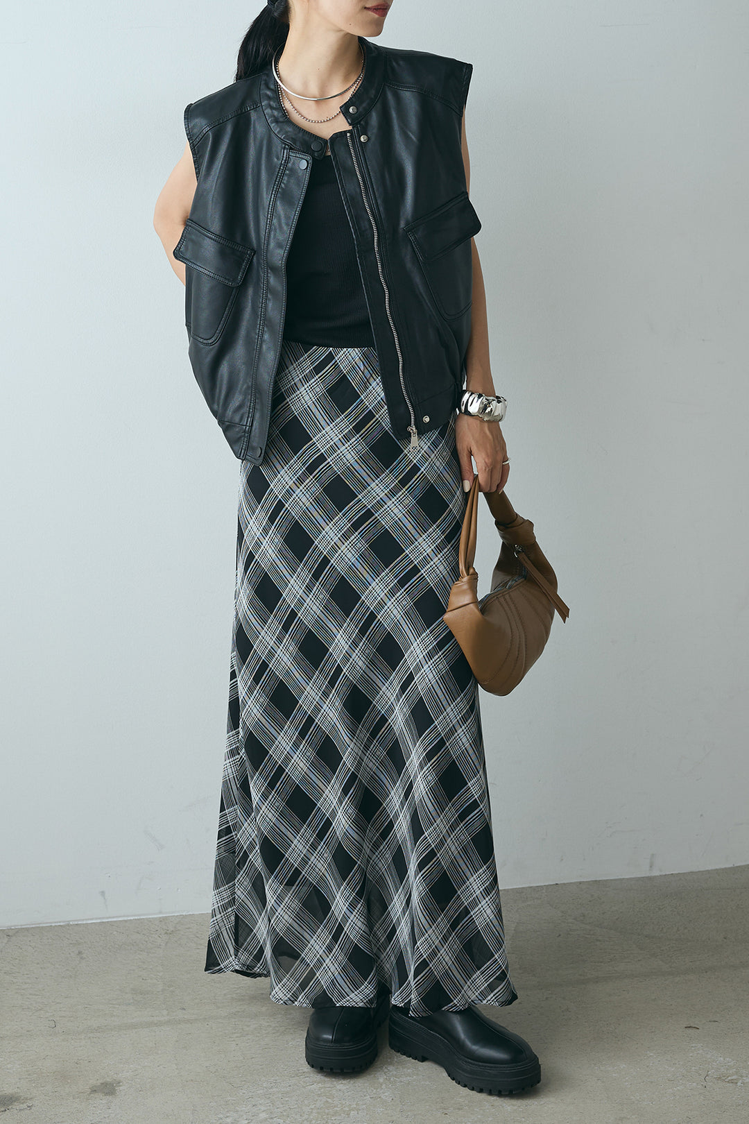 [SET]バンドカラーフェイクレザーベスト+マルチ柄シアースカート(2set)
