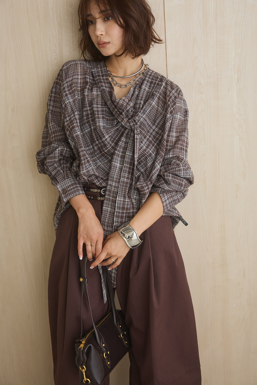 [SET]ネック紐付きワッシャーチェックブラウス+ダブルスキニーベルト付きカーブパンツ(2set)