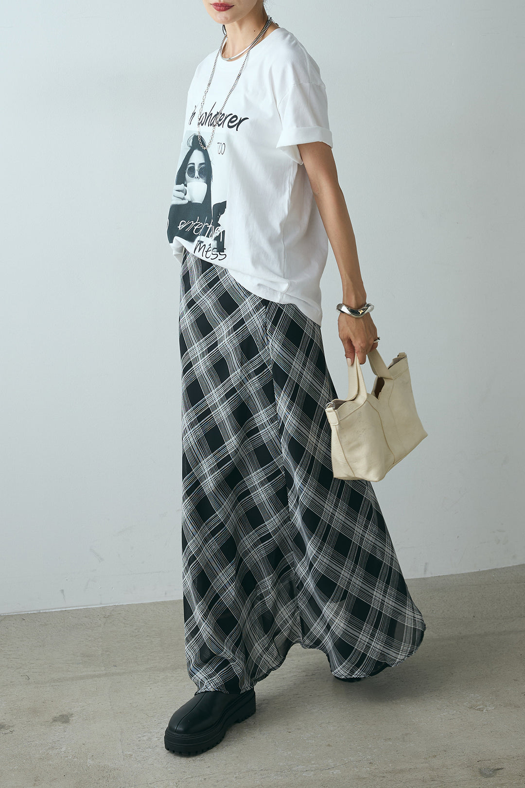 [SET]モノトーンフォトプリントTシャツ+マルチ柄シアースカート(2set)