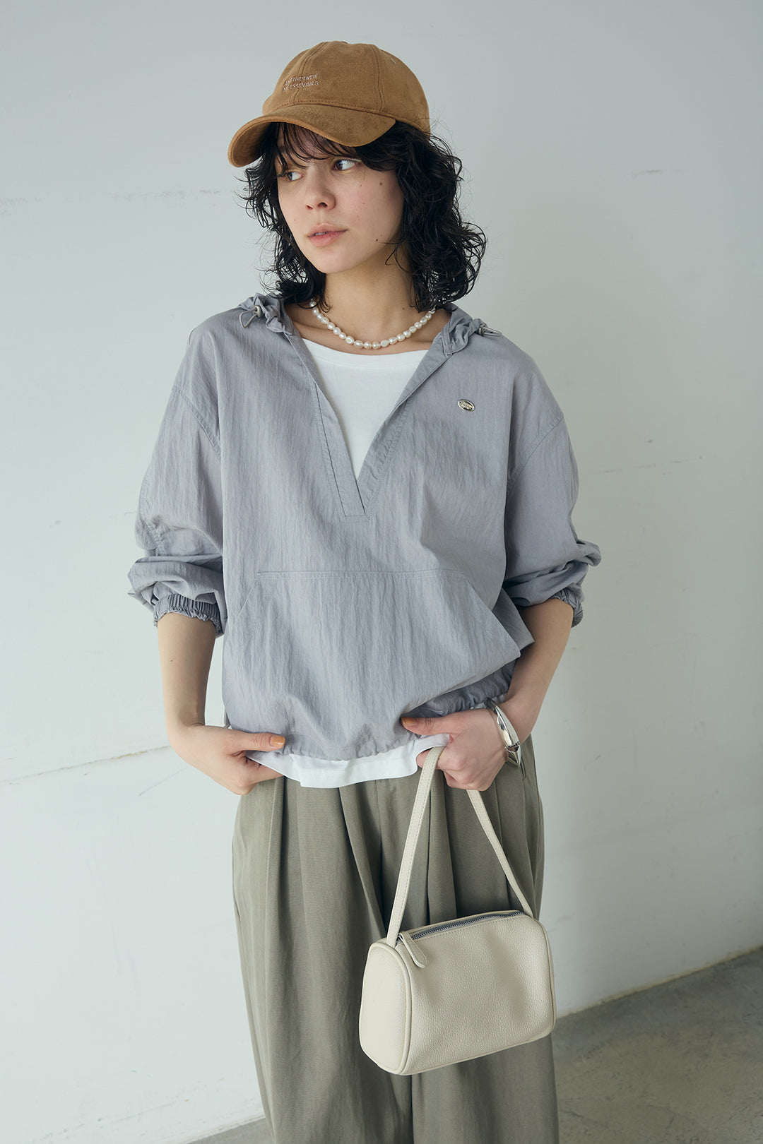 [SET]レイヤードデザインフーディートップス+サイド調整ベルトタックパンツ(2set)
