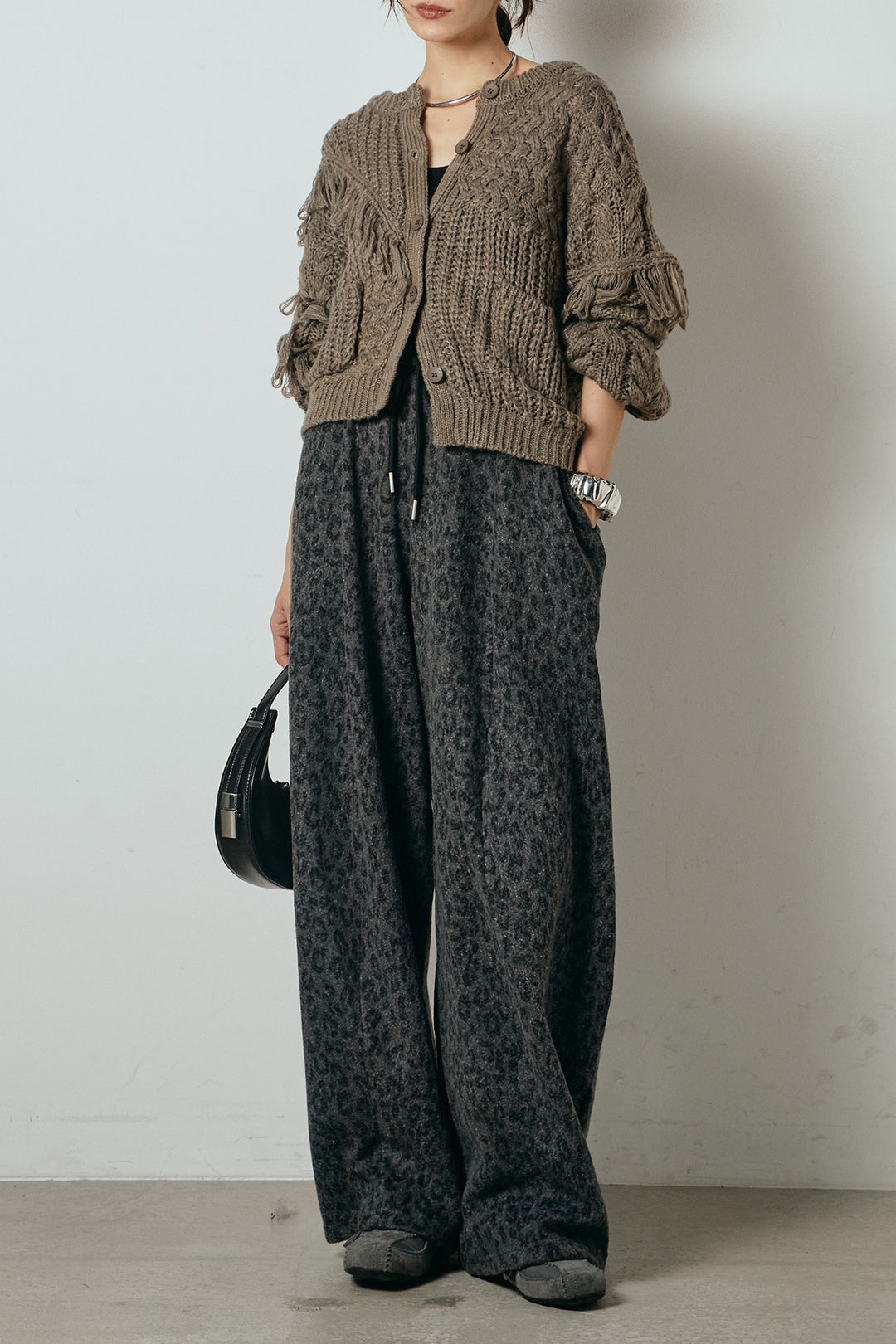 [SET]ランダムフリンジニットカーディガン+リラックスレオパード柄ワイドパンツ(2set)