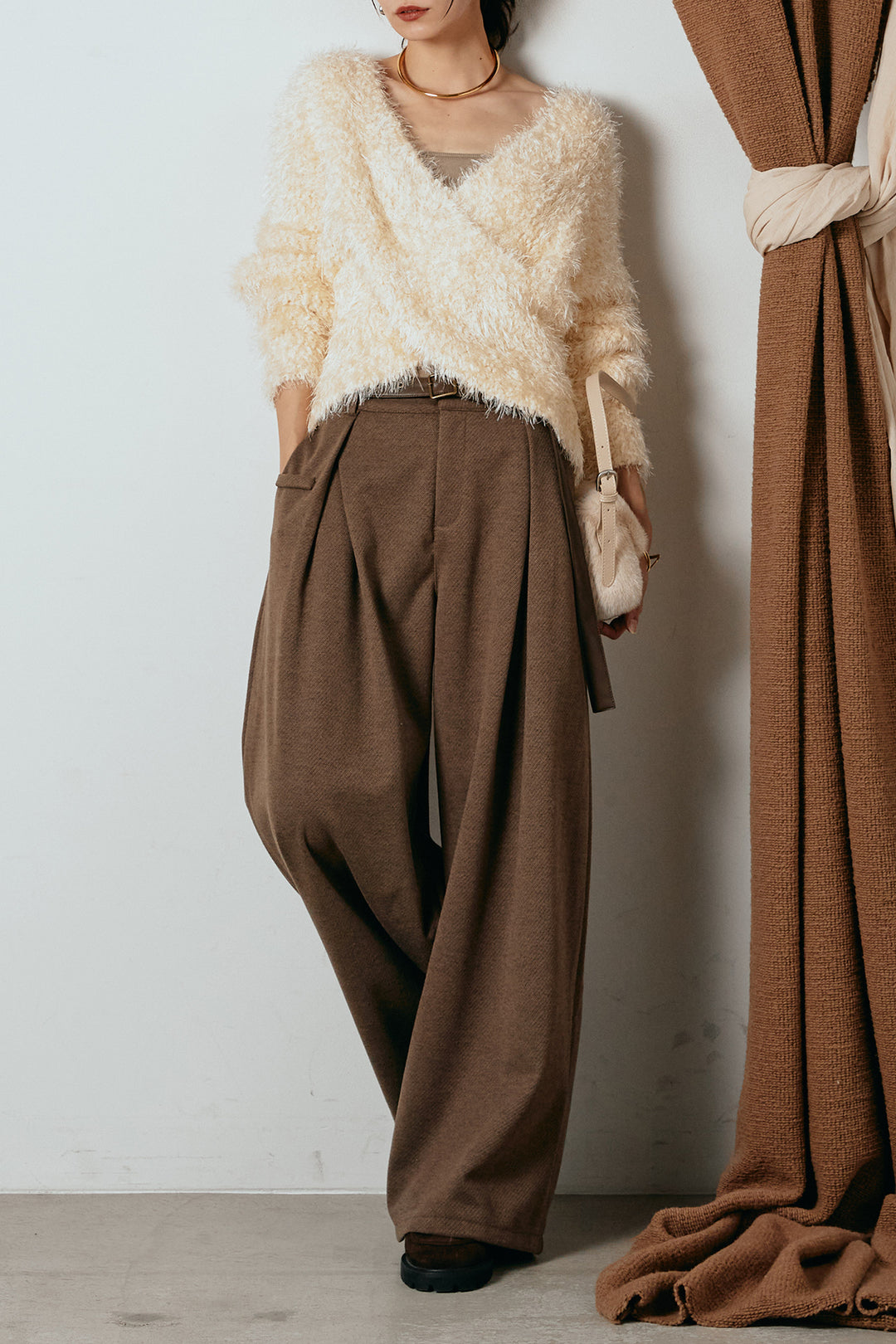 [SET]シャギークロスニットトップス+細ベルト付き起毛タックワイドパンツ(2set)