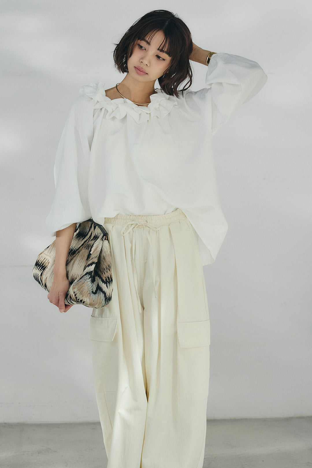 [SET]ネックフリルデザインブラウス+撥水ジョガーパンツ(2set)