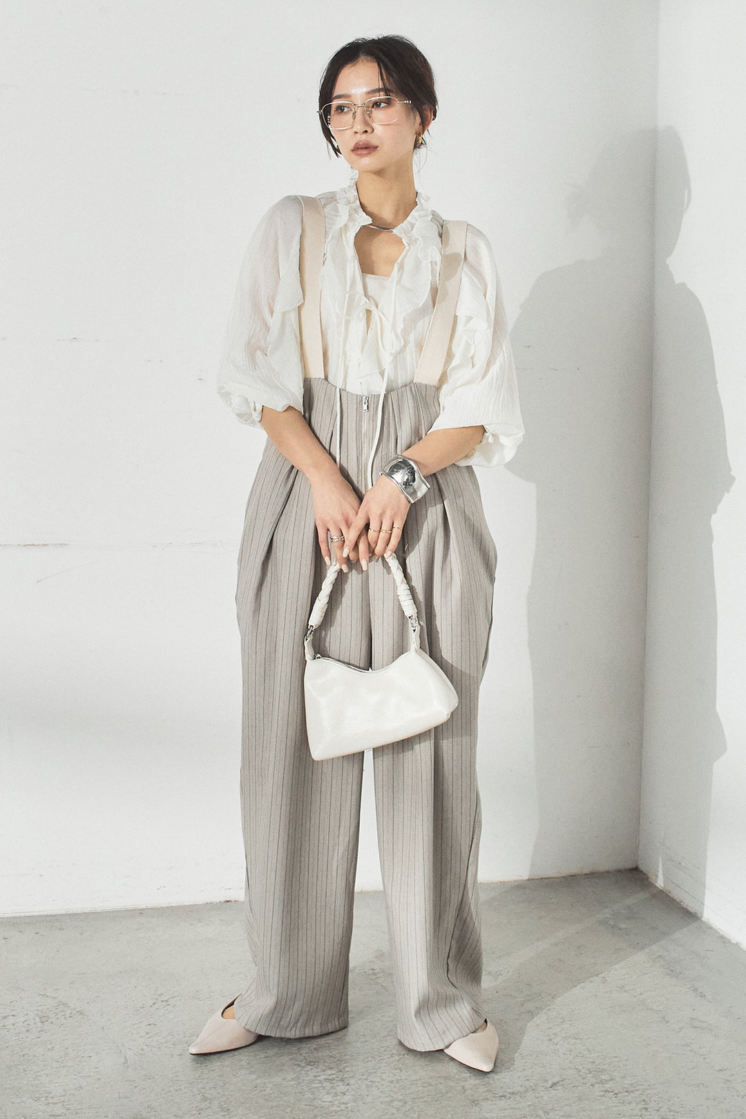 [SET]フロントリボンフリルブラウス+ピンストライプツータックサロペット(2set)