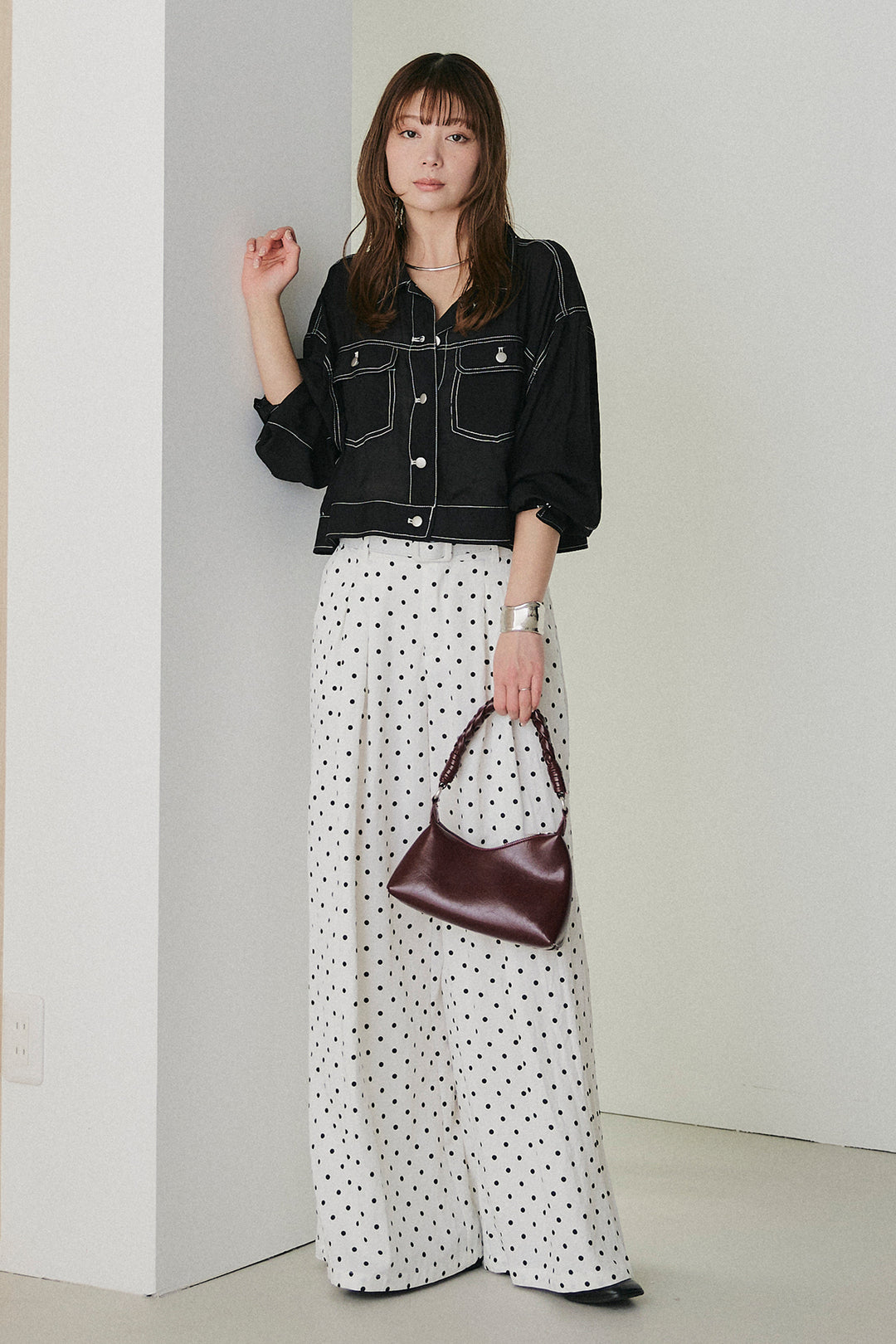 [SET]配色ステッチシアーシャツ+ベルト付きドット柄ワイドパンツ(2set)