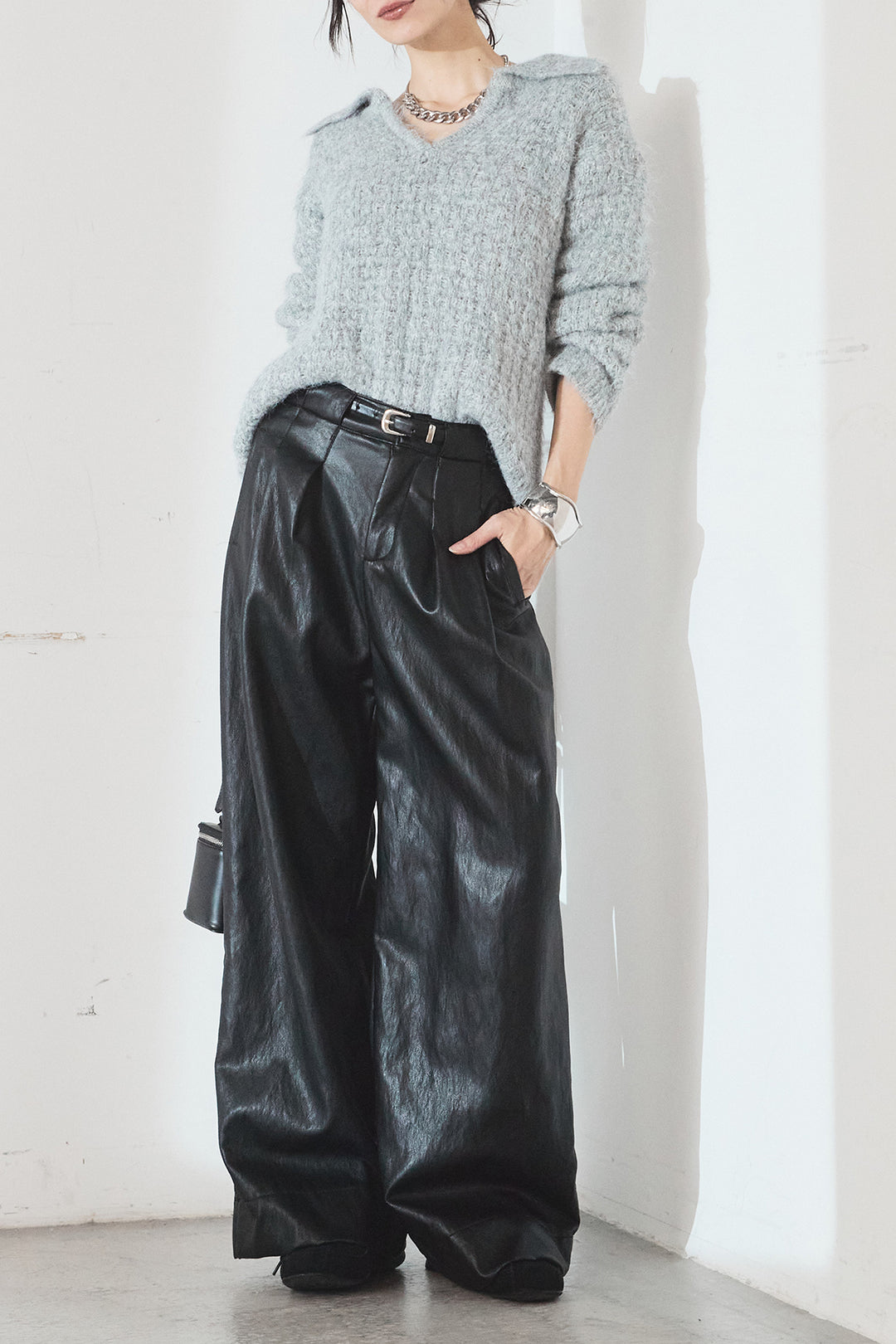 [SET]襟付きVネックニットトップス+ベルト付きレザーライクタックパンツ(2set)