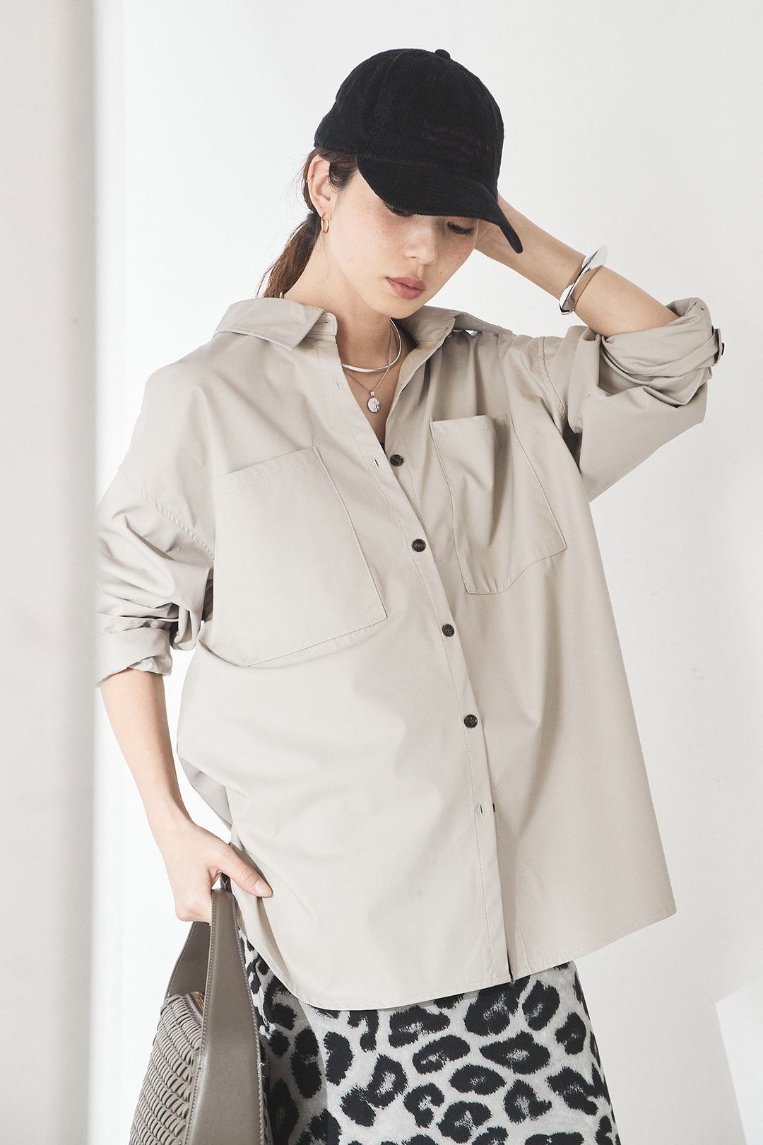 [SET]ウォッシャブルエコレザービックカフスシャツ+レオパードサテンナロースカート(2set)