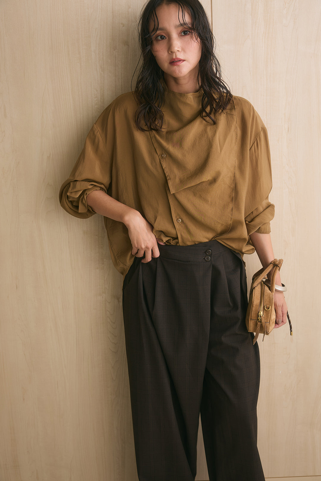 [SET]アシンメトリーネックデザインシャツ+ウエストアシメタータンチェックパンツ(2set)