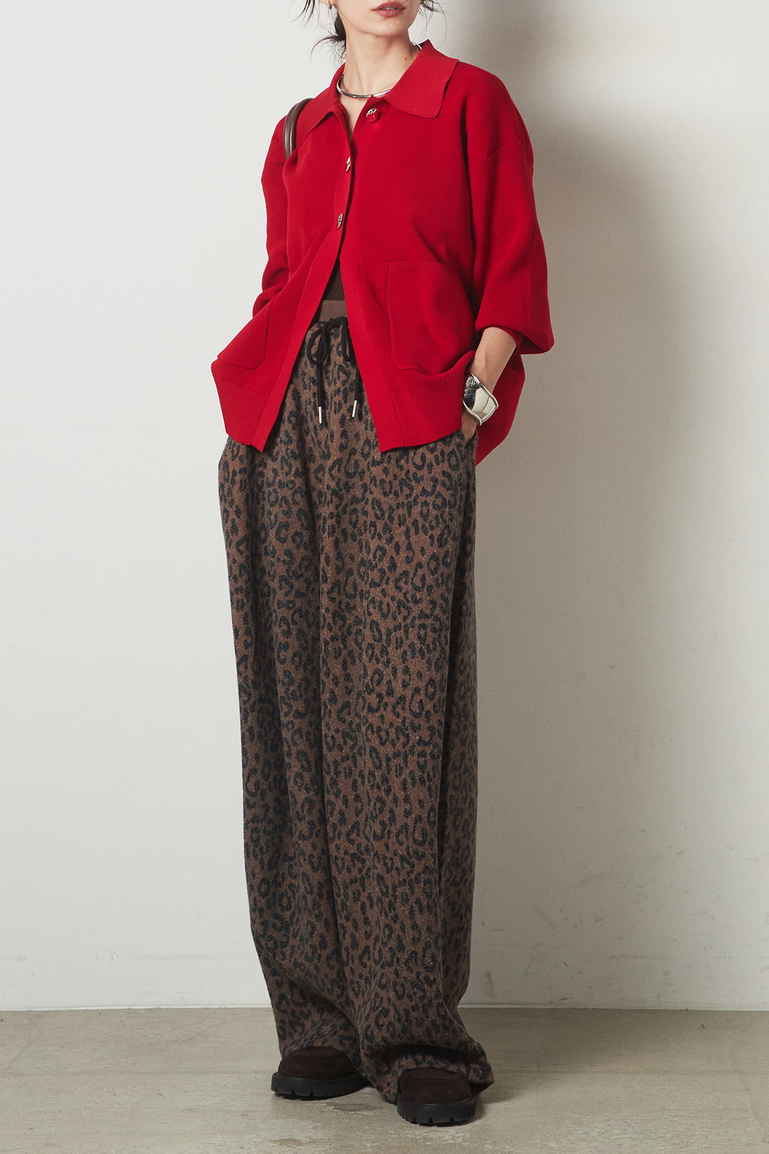 [SET]メタル釦衿付きニットカーディガン+リラックスレオパード柄ワイドパンツ(2set)