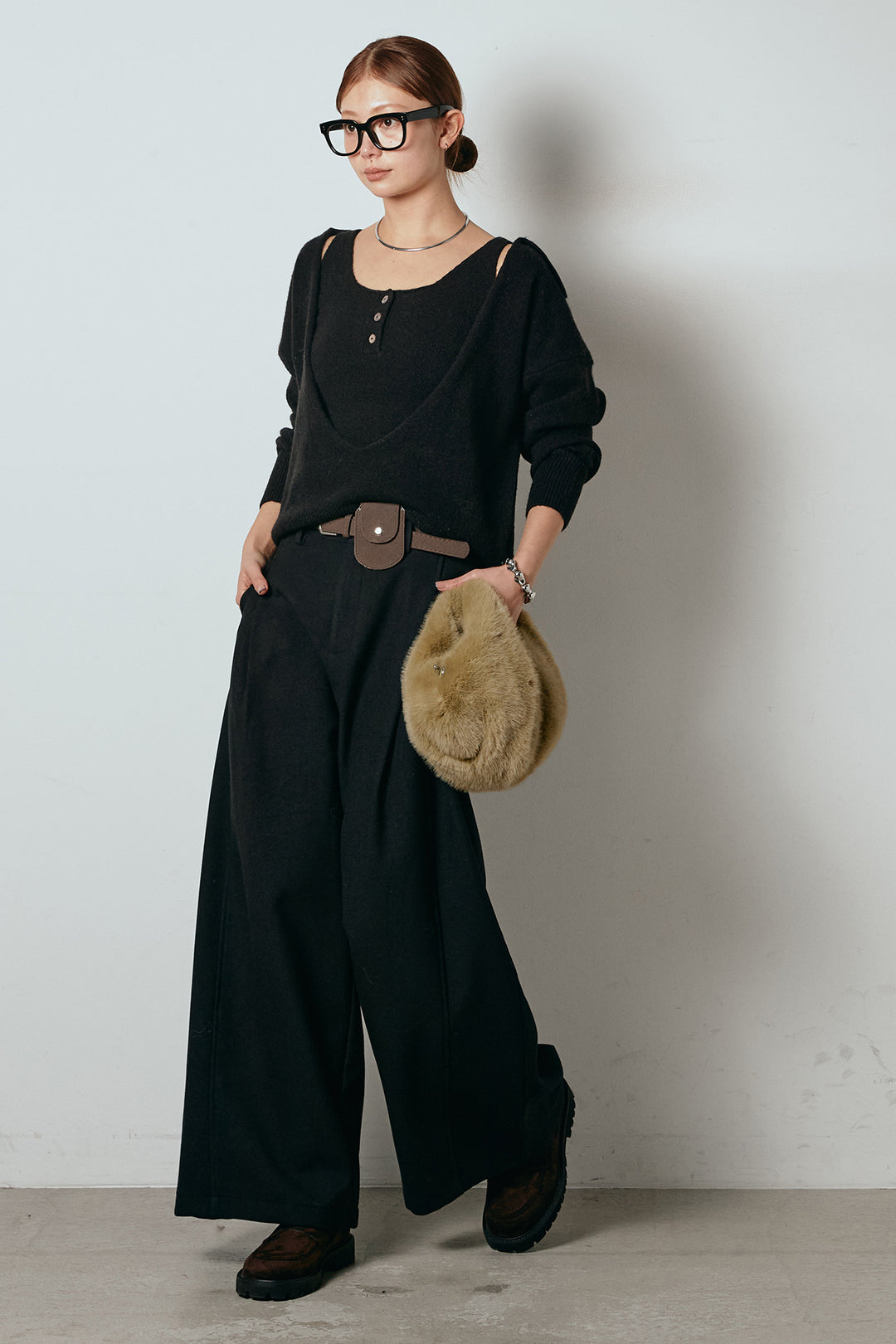 [SET]襟付きレイヤードニットトップス+ポーチベルト付きカーブパンツ(2set)