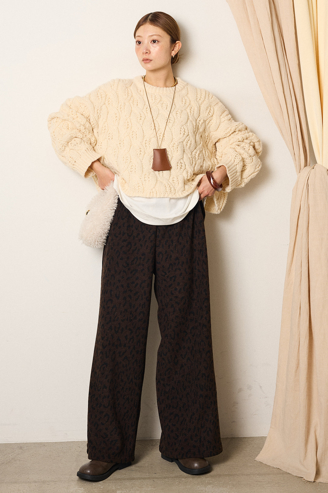 [SET]ケーブルリラックスショートニット+箔プリントBIGシルエットロングスリーブTシャツ+レオパードジャガードニットパンツ(3set)
