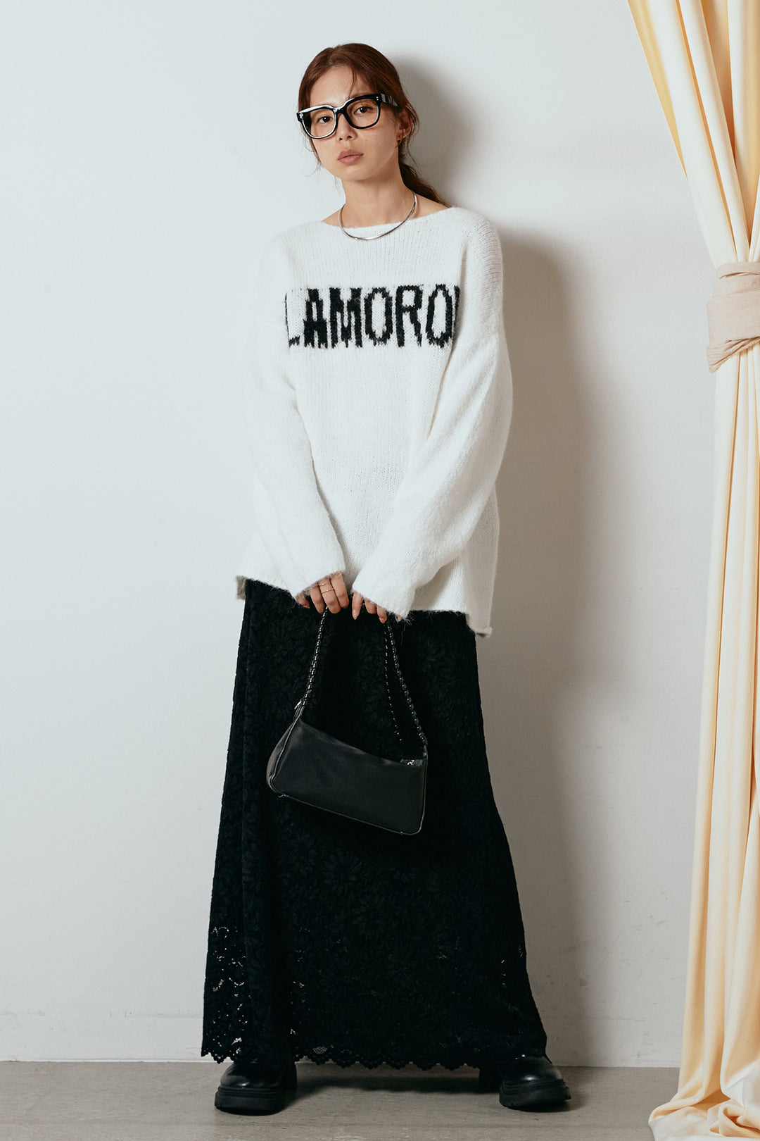 [SET]フロントロゴデザインニットトップス+花柄刺繍ベロアフレアスカート(2set)