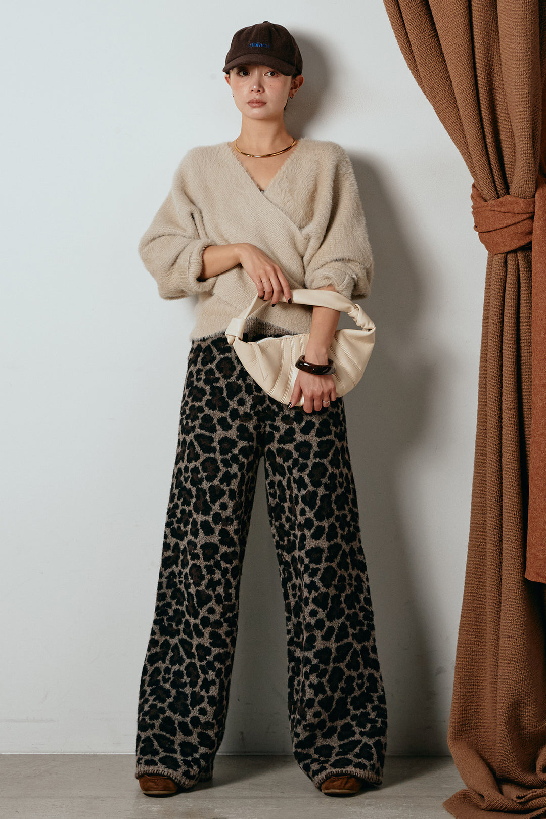 [SET]シャギーカシュクールニットトップス+リラックスレオパード柄ニットパンツ(2set)