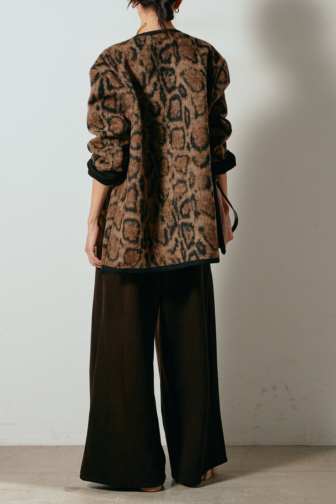 [SET]ノーカラーレオパード柄アウター+フェイクレザー太ベルト付きタックワイドパンツ(2set)
