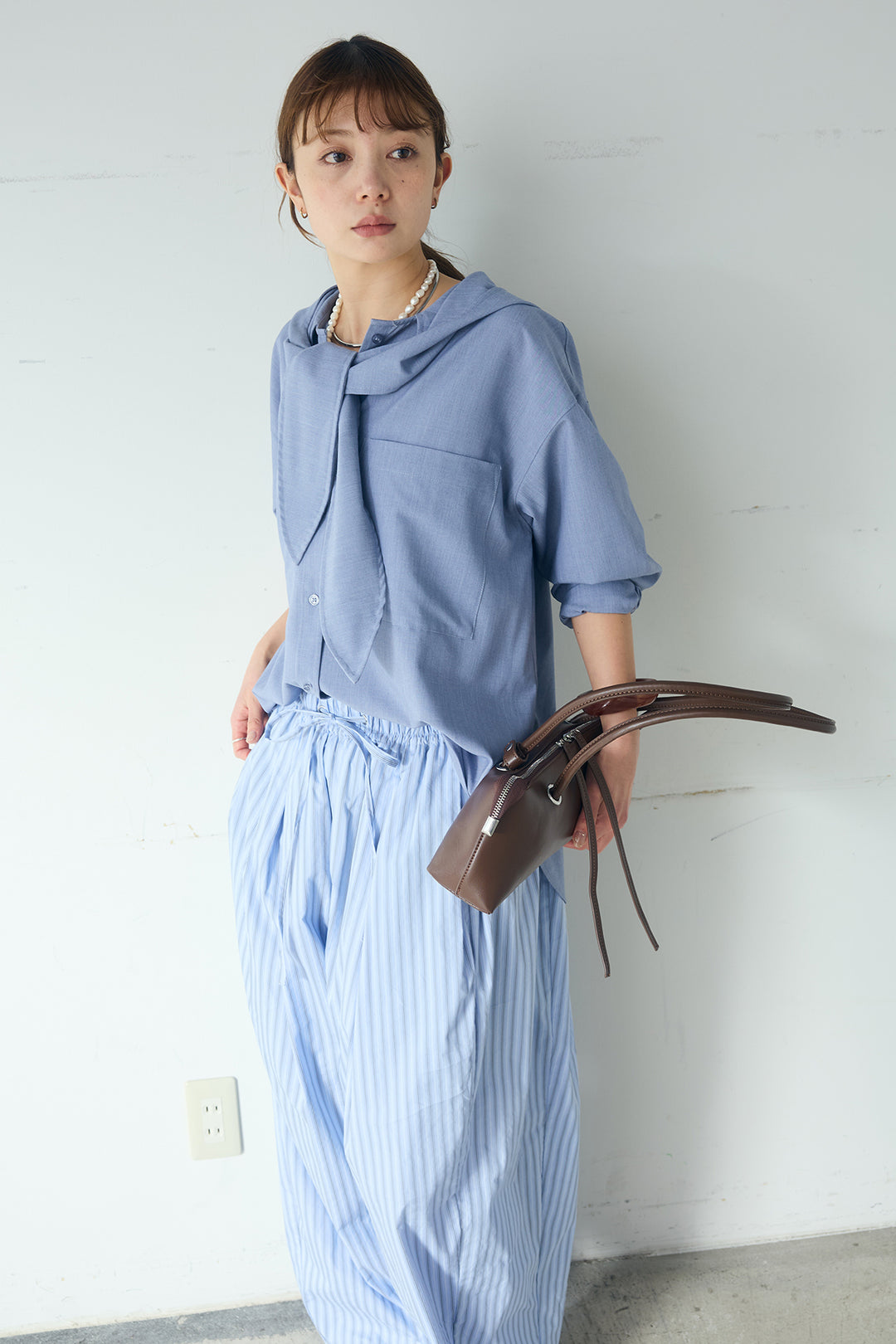 [SET]無地タイ付フーディーBIGシャツ+ランダムストライプタックギャザーパンツ(2set)