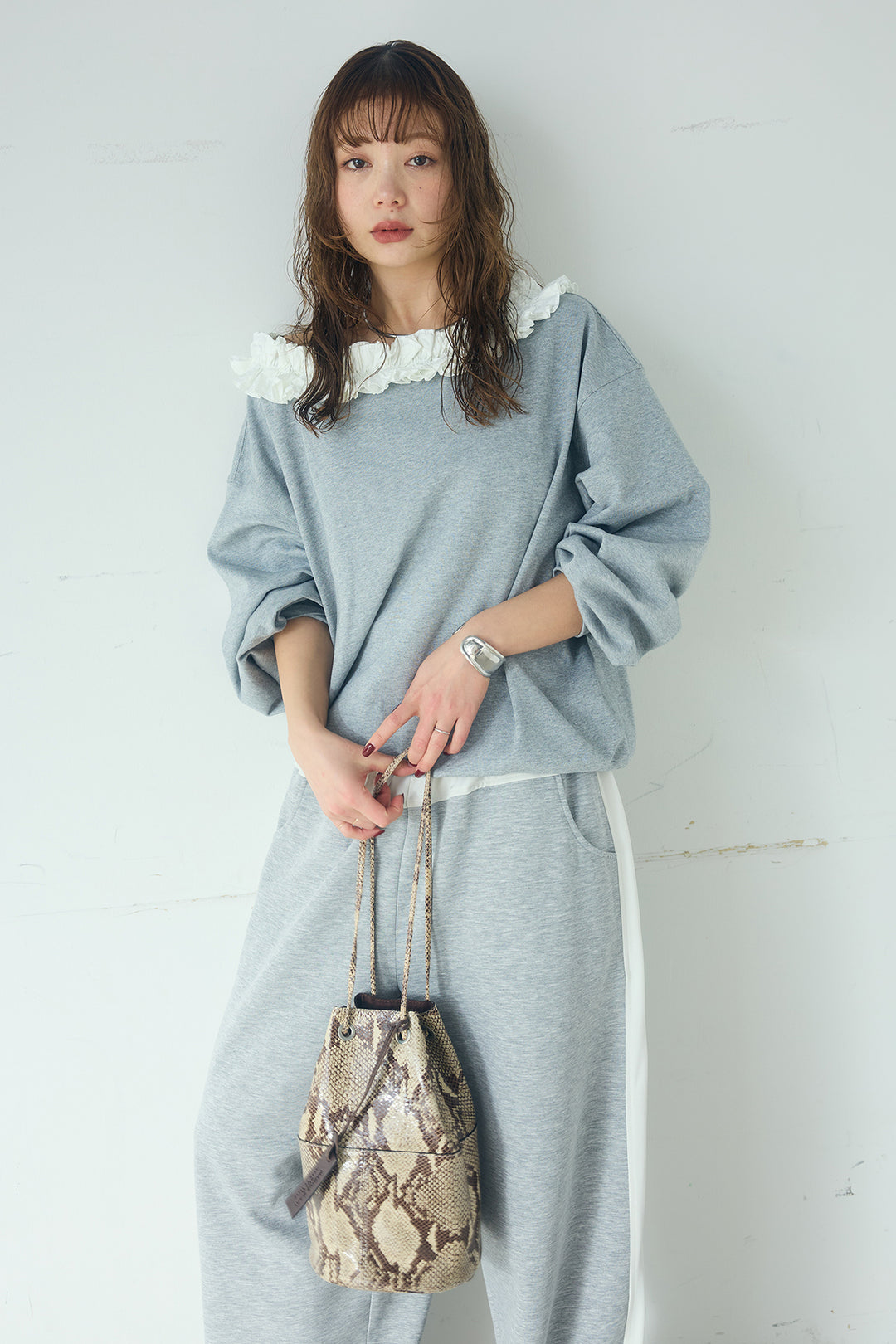 [SET]ネックギャザーフリルスウェット+異素材切り替えスウェットパンツ(2set)