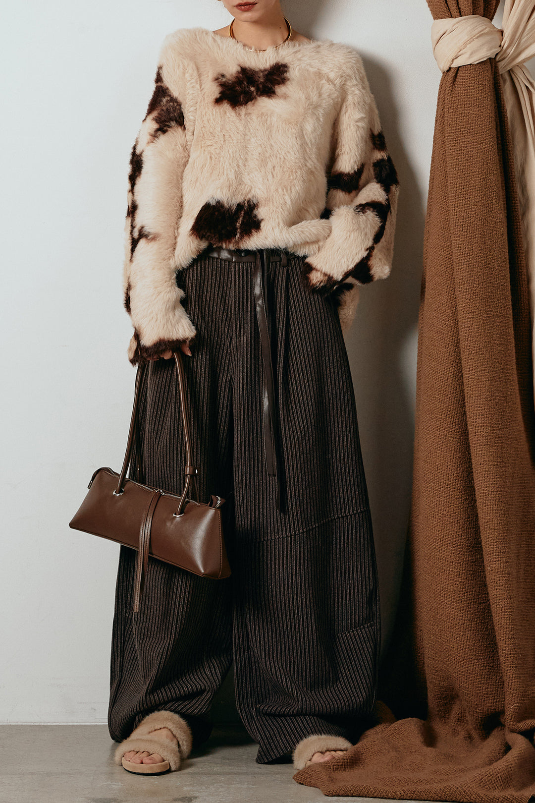 [SET]タイダイ柄シャギーニットトップス+レザーライク配色ストライプパンツ(2set)