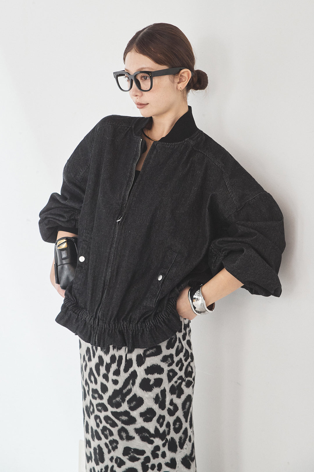 [SET]袖シャーリング裾フリルデニムブルゾン+レオパードサテンナロースカート(2set)