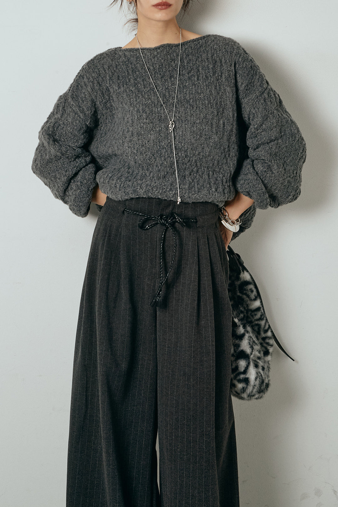 [SET]ボリューム編みニットプルオーバー+編みベルト付きピンストライプワイドパンツ(2set)