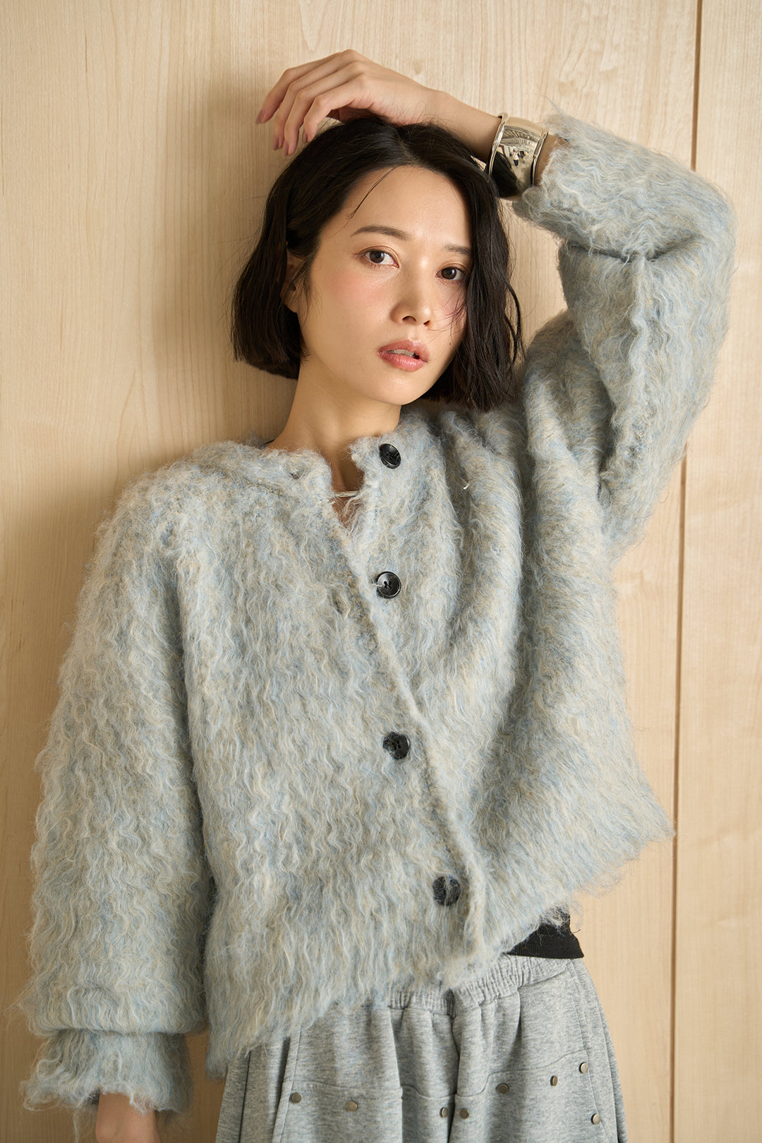 [SET]エアリーシャギークルーカーデ+スタッズ付きニーサイドタックスウェットパンツ(2set)