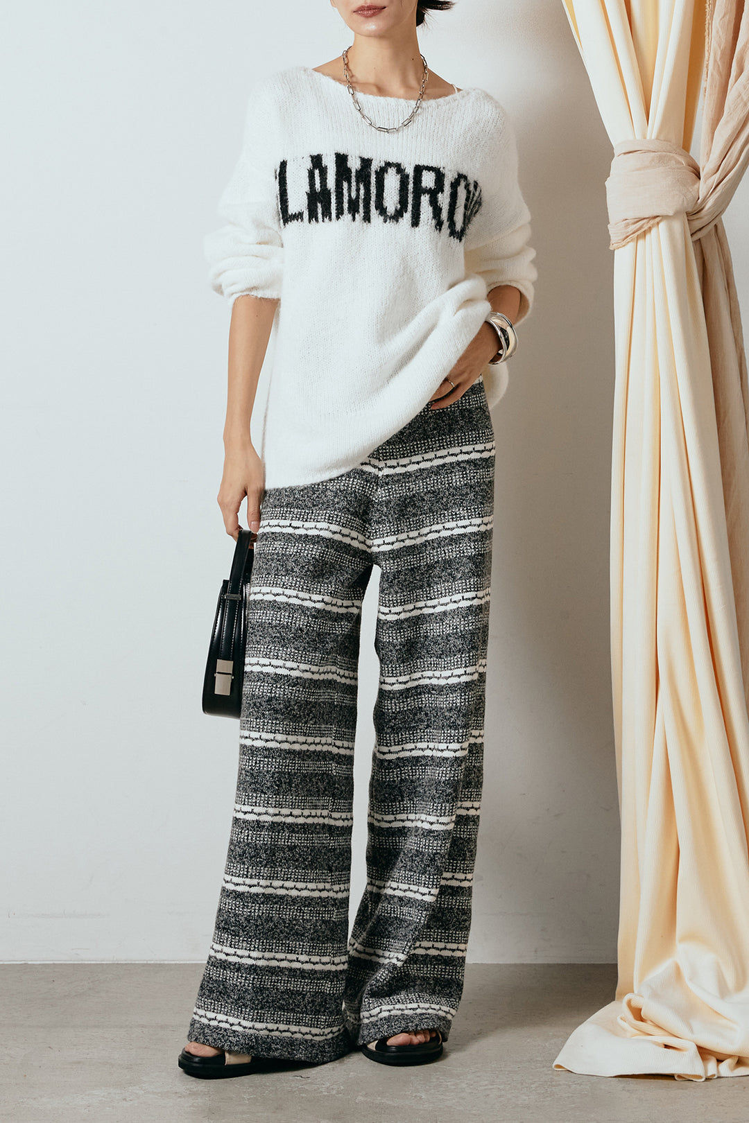 [SET]フロントロゴデザインニットトップス+マルチライン柄リラックスニットパンツ(2set)