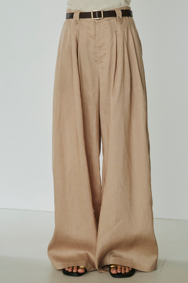 タック入りワイドパンツ