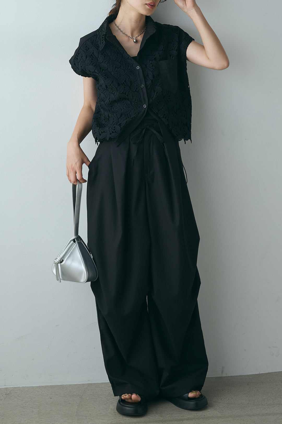 [SET]ノースリーブレース刺繍シャツ+デザインタックパンツ(2set)