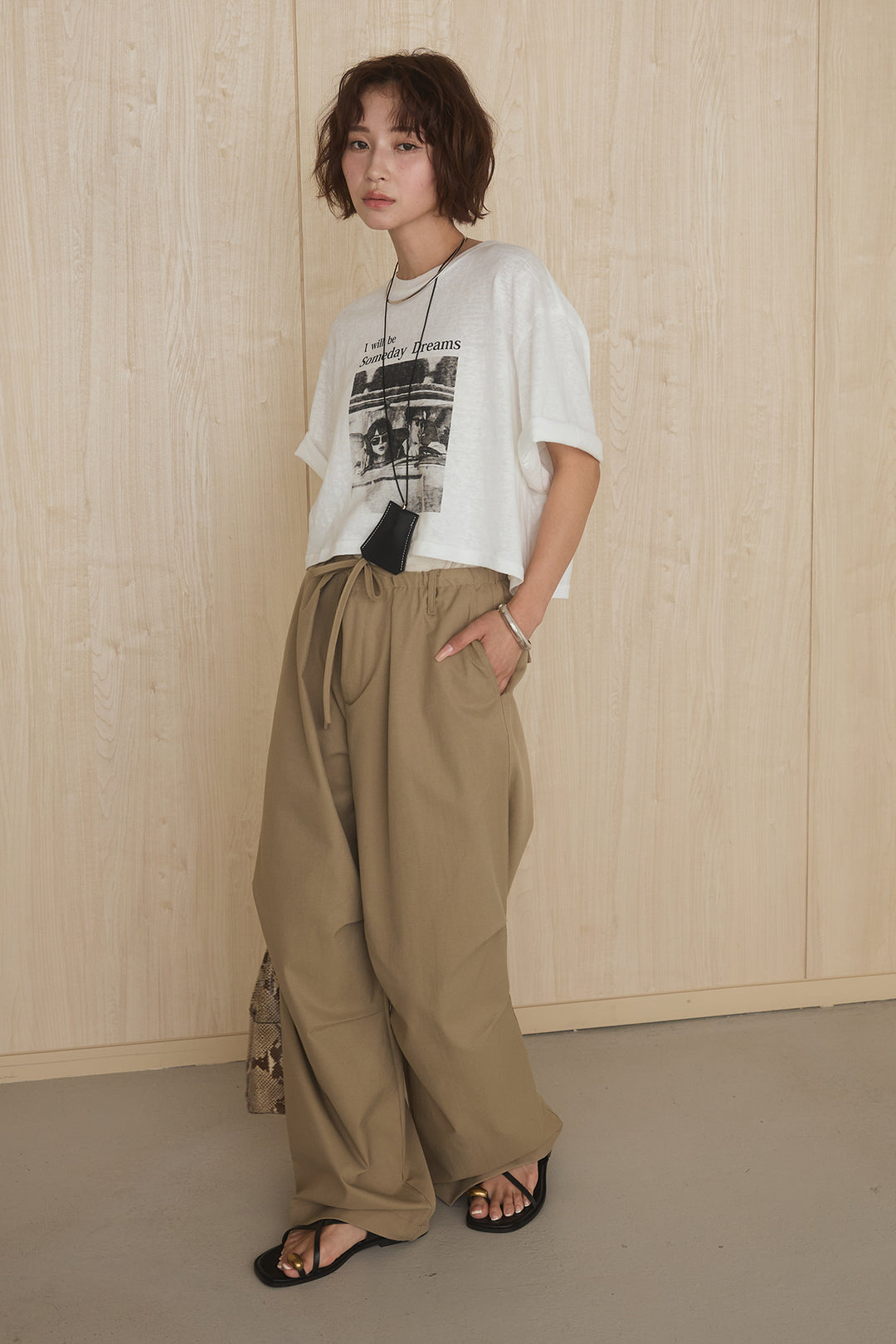 [SET]グラフィックサムデイワイドクロップドT+ニーサイドタックウエストドロストパンツ(2set)