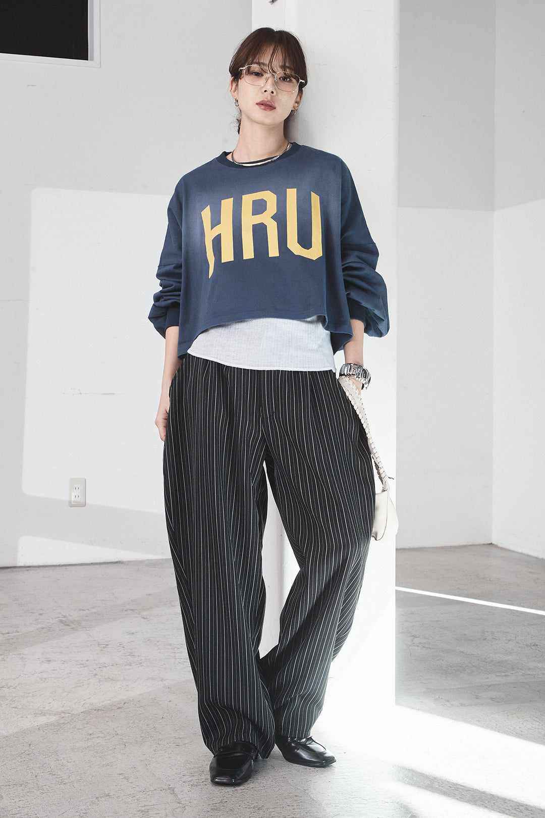 [SET]ビッグロゴHRU袖ボリュームトップス+リブシアークルーネック長袖トップス+ヘリンボーンストライプツータックパンツ(3set)