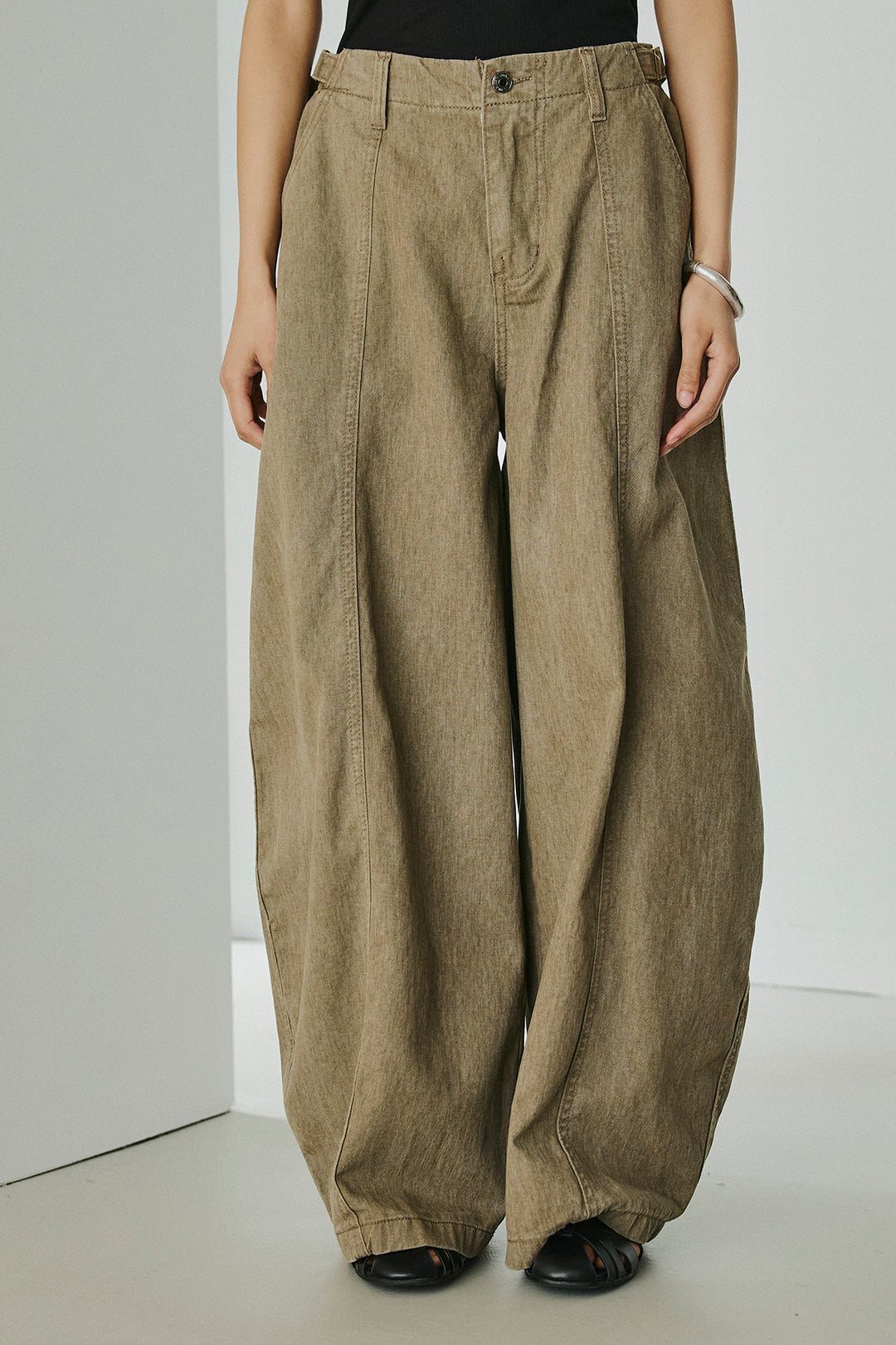 サイドベルトカーブワイドパンツ