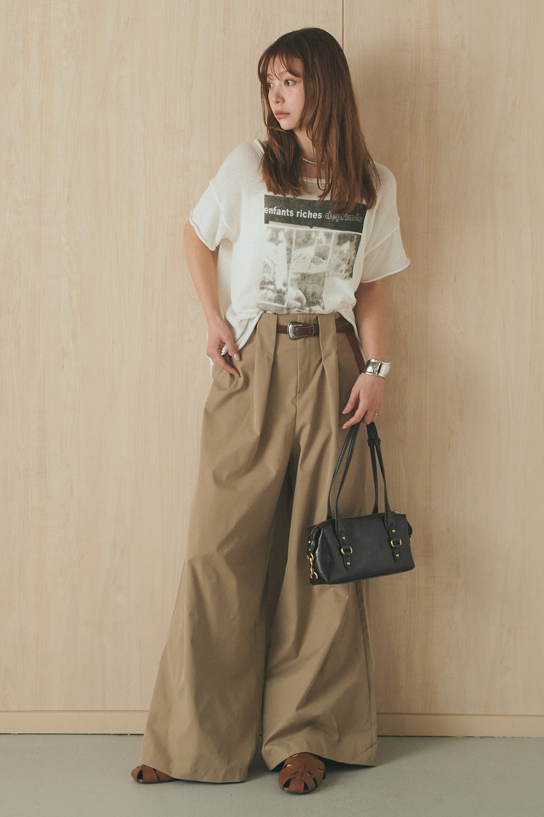 [SET]半袖モノトーングラフィックトップス+ベルトループデザインハイウエストタックパンツ(2set)