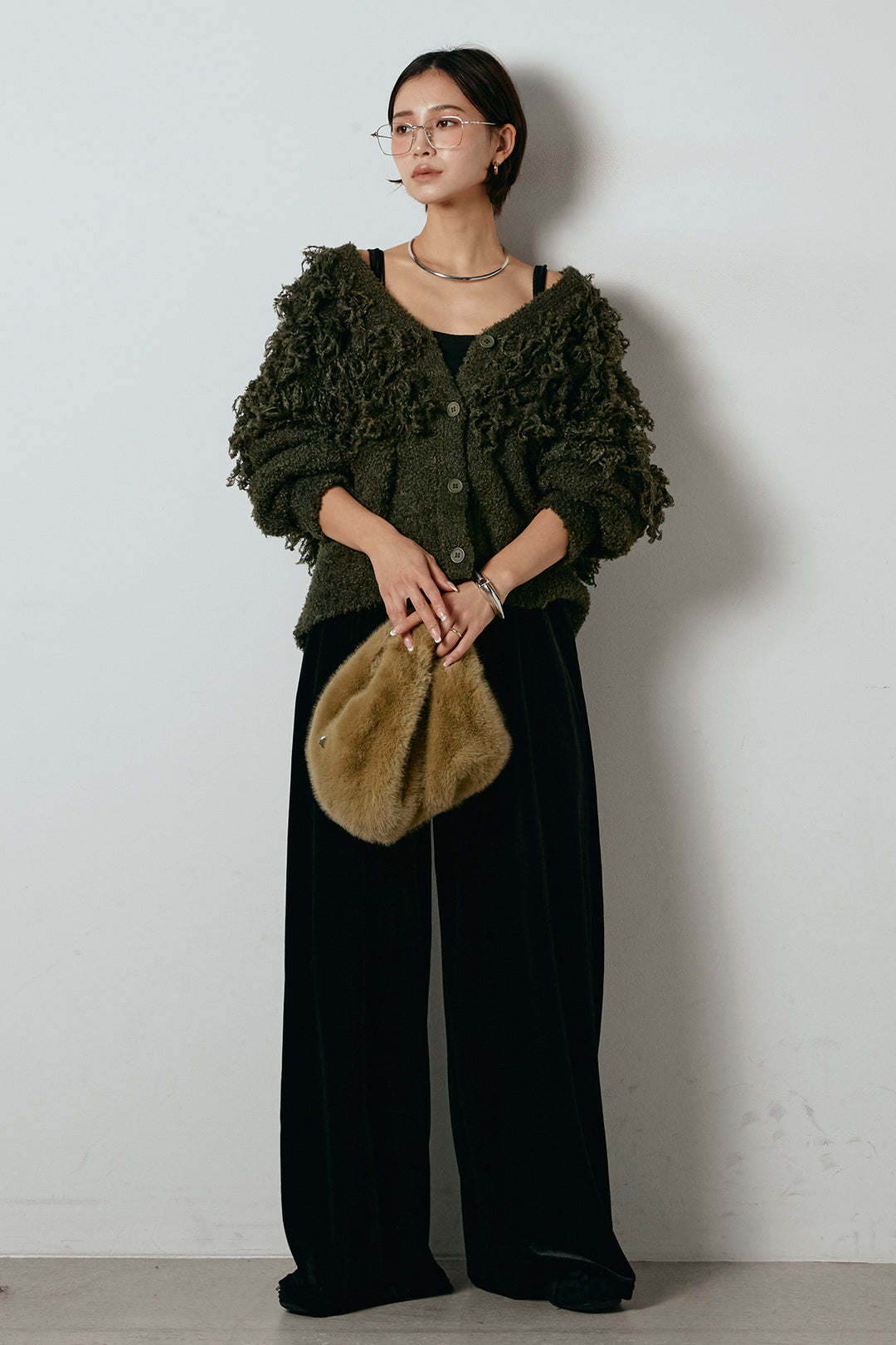 [SET]ループ編みVネックニットカーディガン+ベロアサスペンダー付きパンツ(2set)