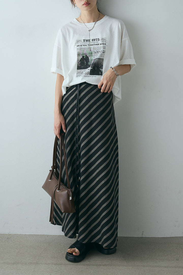 [SET]ニュースペーパーグラフィックTシャツ+ベルト付き斜めライン柄スカート(2set)