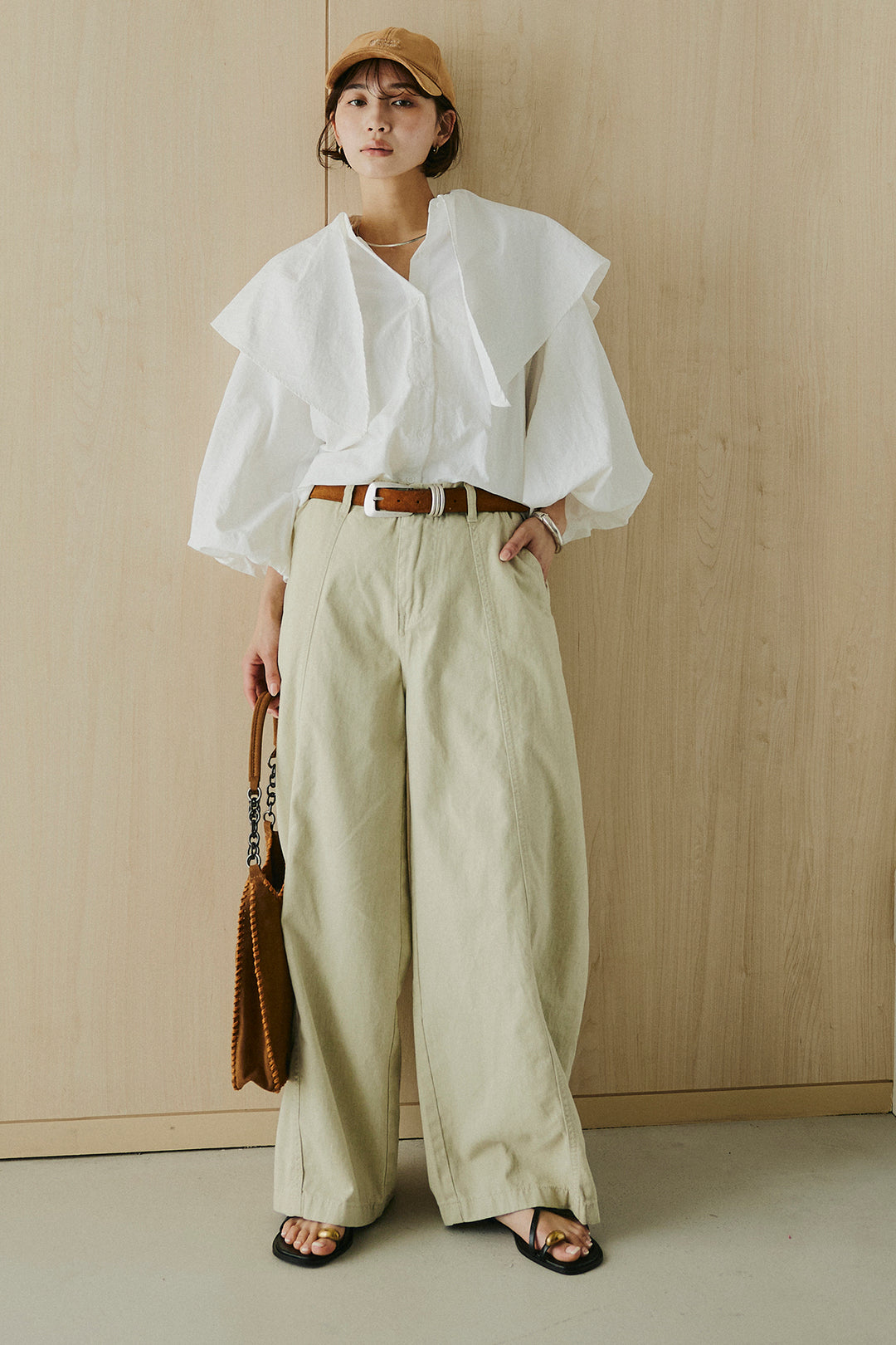 [SET]ケープカラーナイロンブラウス+サイドベルトカーブワイドパンツ(2set)