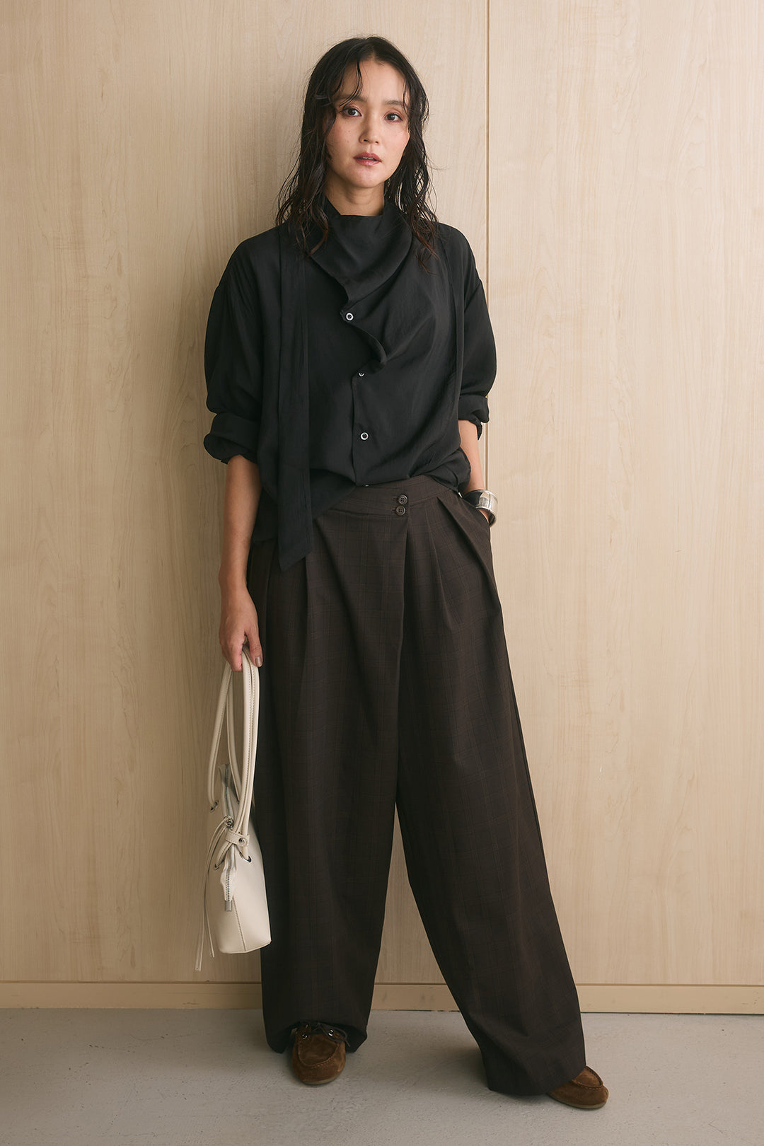 [SET]アシンメトリーネックデザインシャツ+ウエストアシメタータンチェックパンツ(2set)