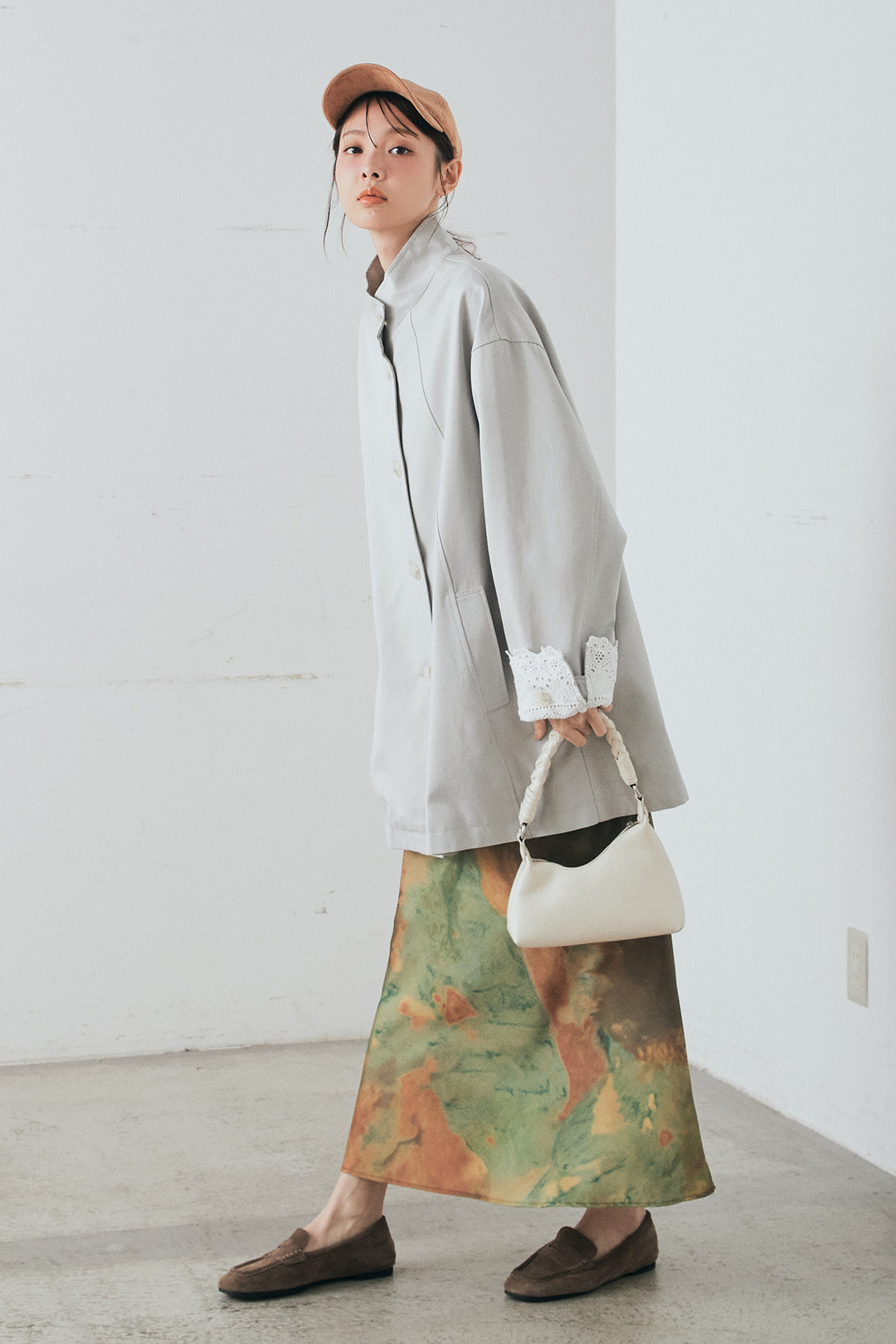 [SET]袖折り返しレースデザインアウター+ニュアンス柄サテンスカート(2set)