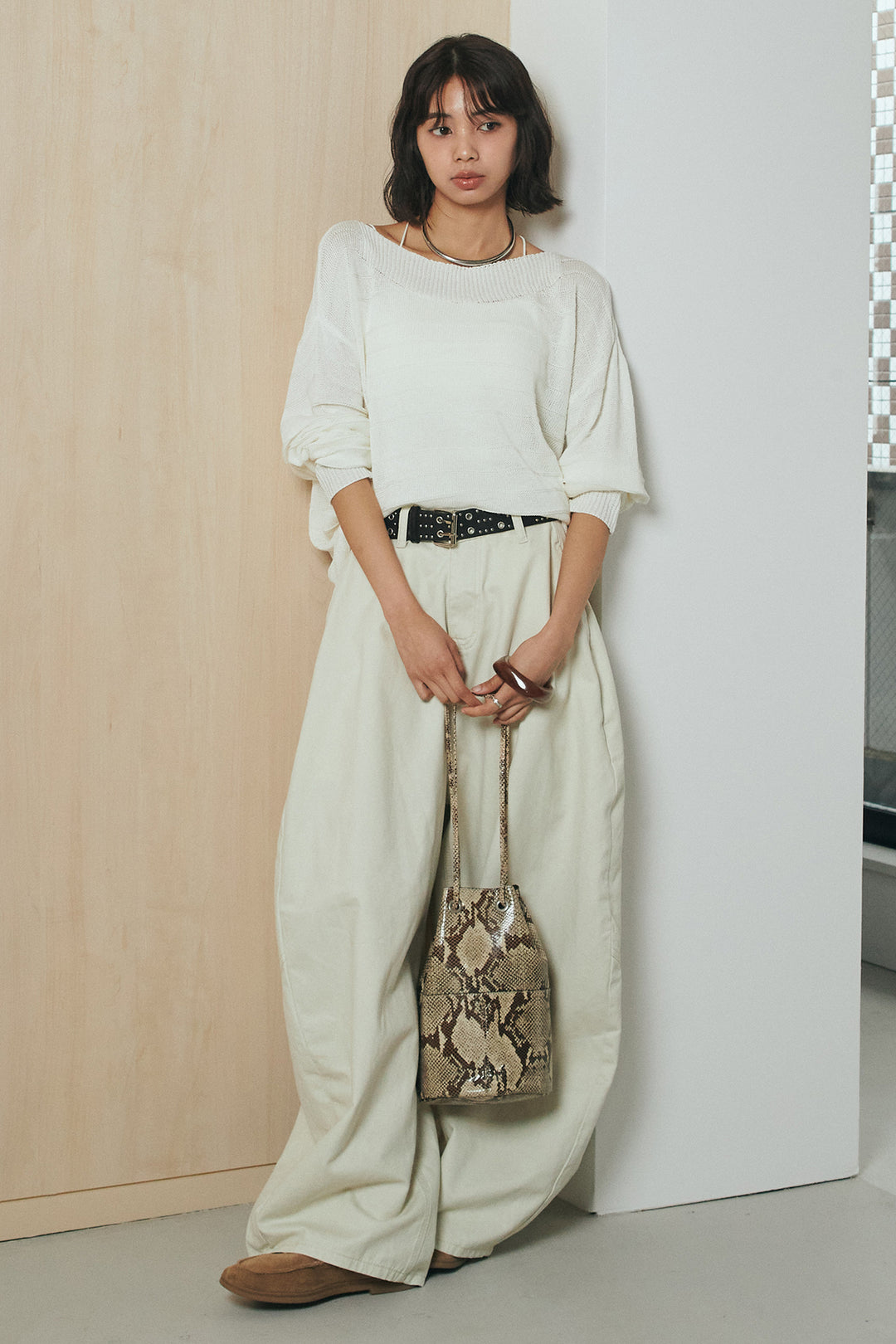 [SET]麻混リラックスニットトップス+ベルト付きカラーデニムパンツ(2set)