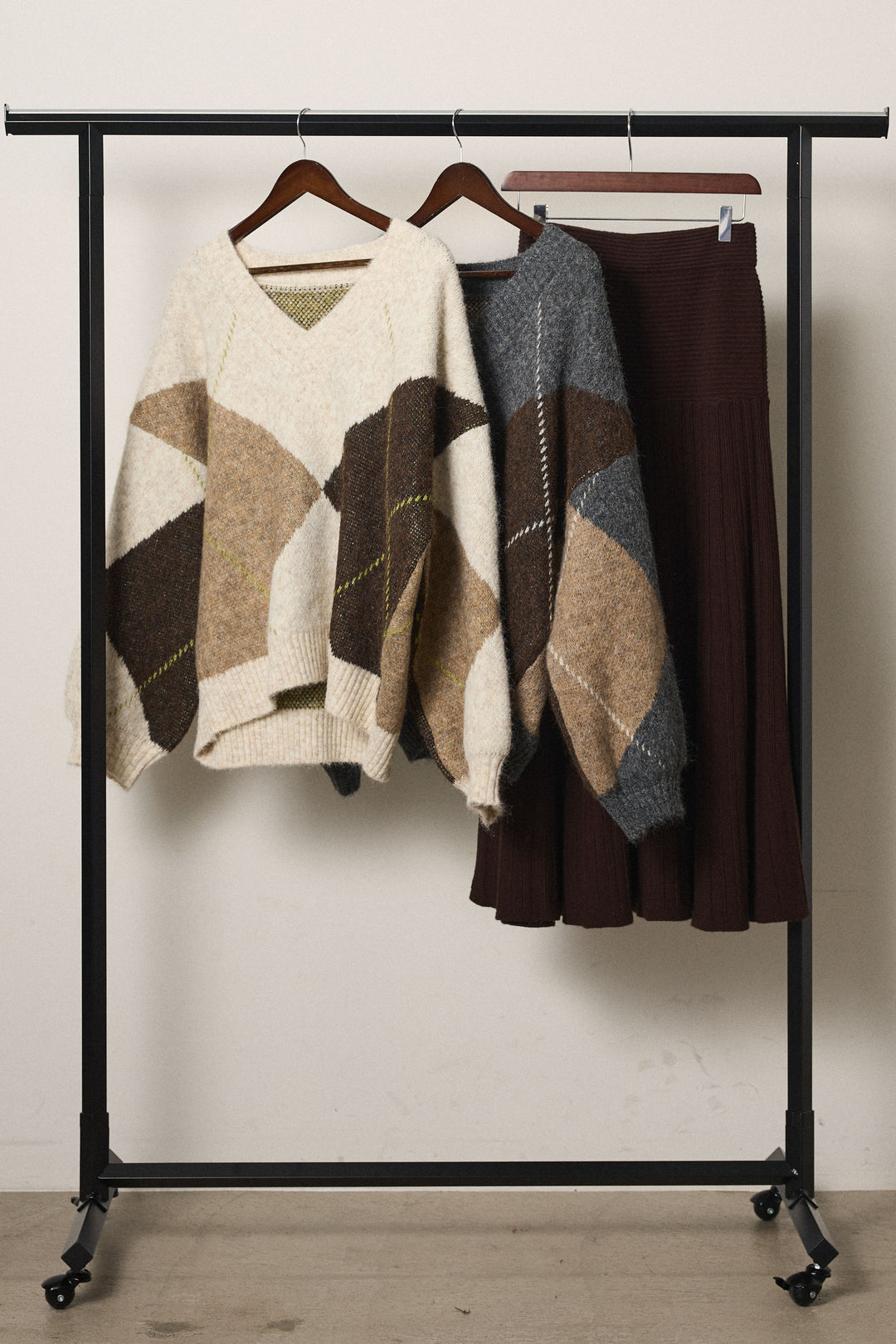 【着回しセット】[SET]ルーズアーガイルVネックニット+ルーズアーガイルVネックニット+編み地切り替えフレアニットスカート(3set)