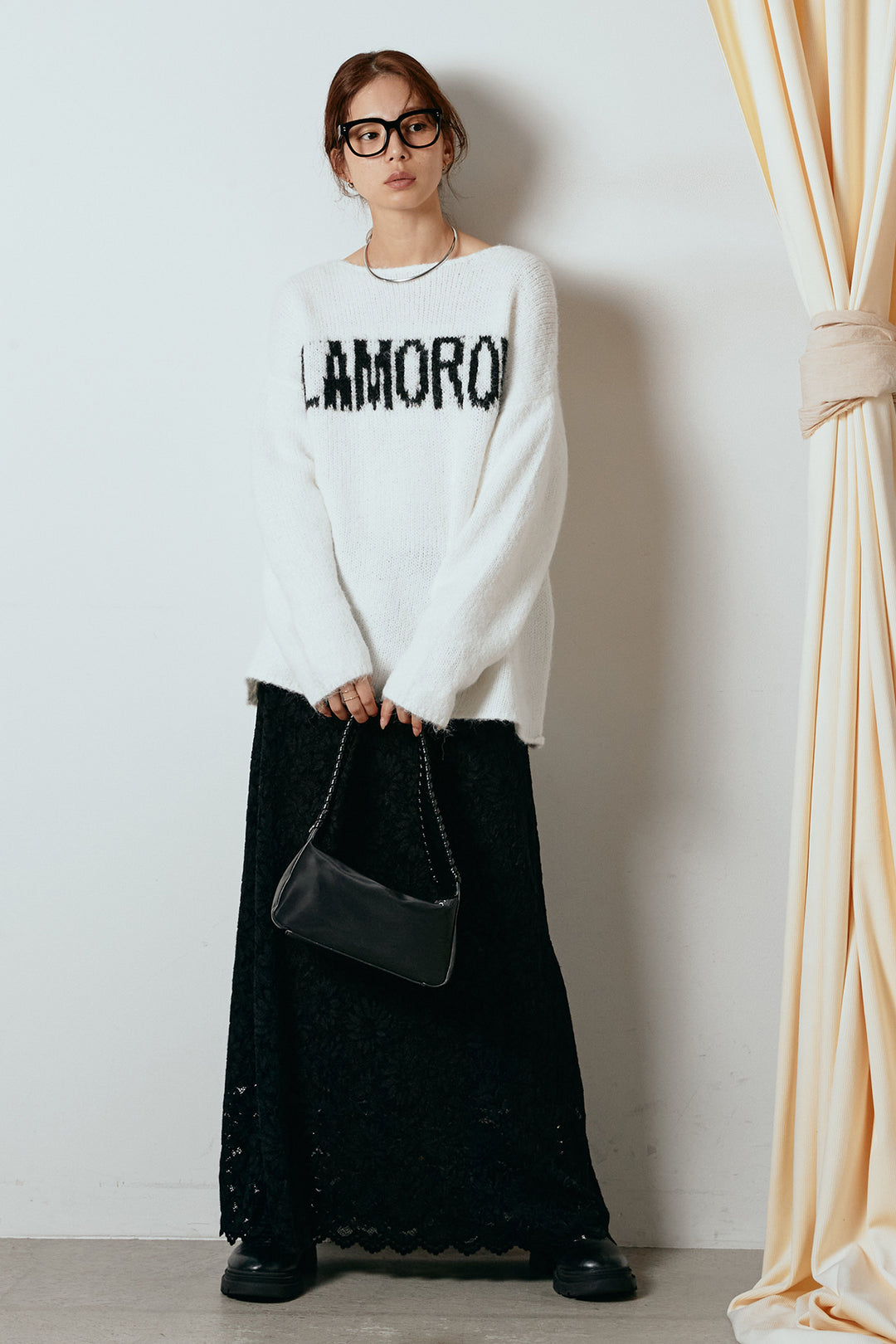 [SET]フロントロゴデザインニットトップス+花柄刺繍ベロアフレアスカート(2set)