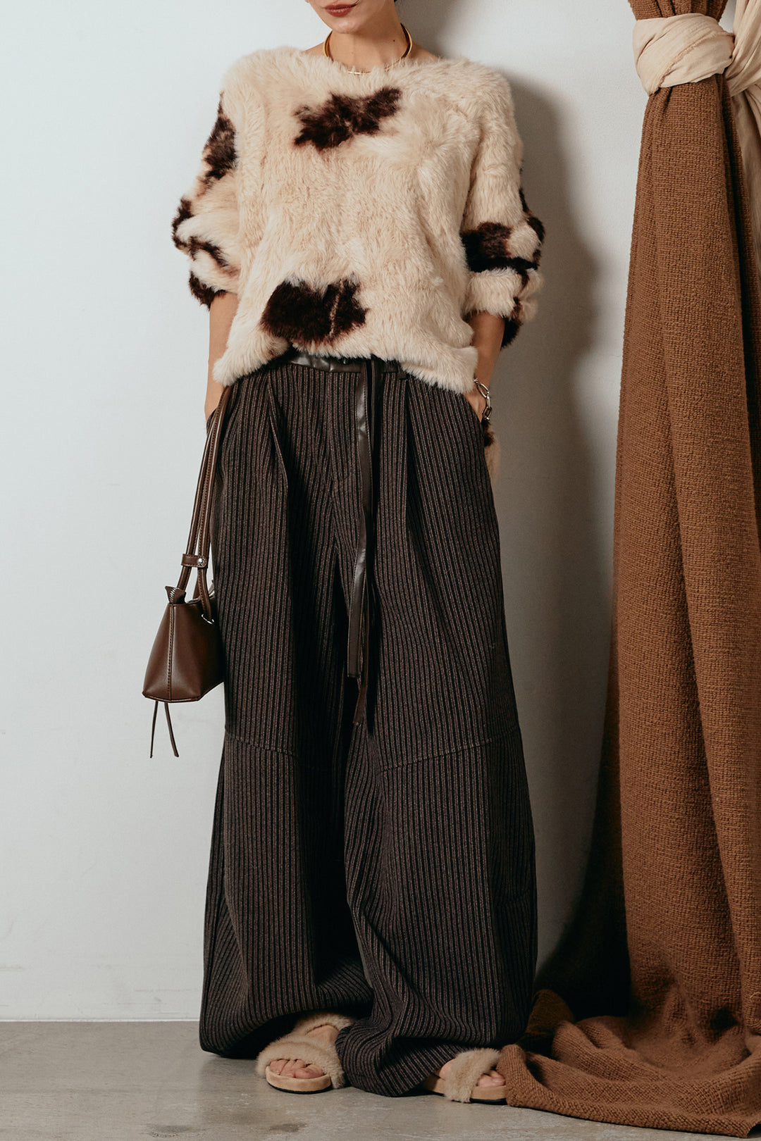 [SET]タイダイ柄シャギーニットトップス+レザーライク配色ストライプパンツ(2set)