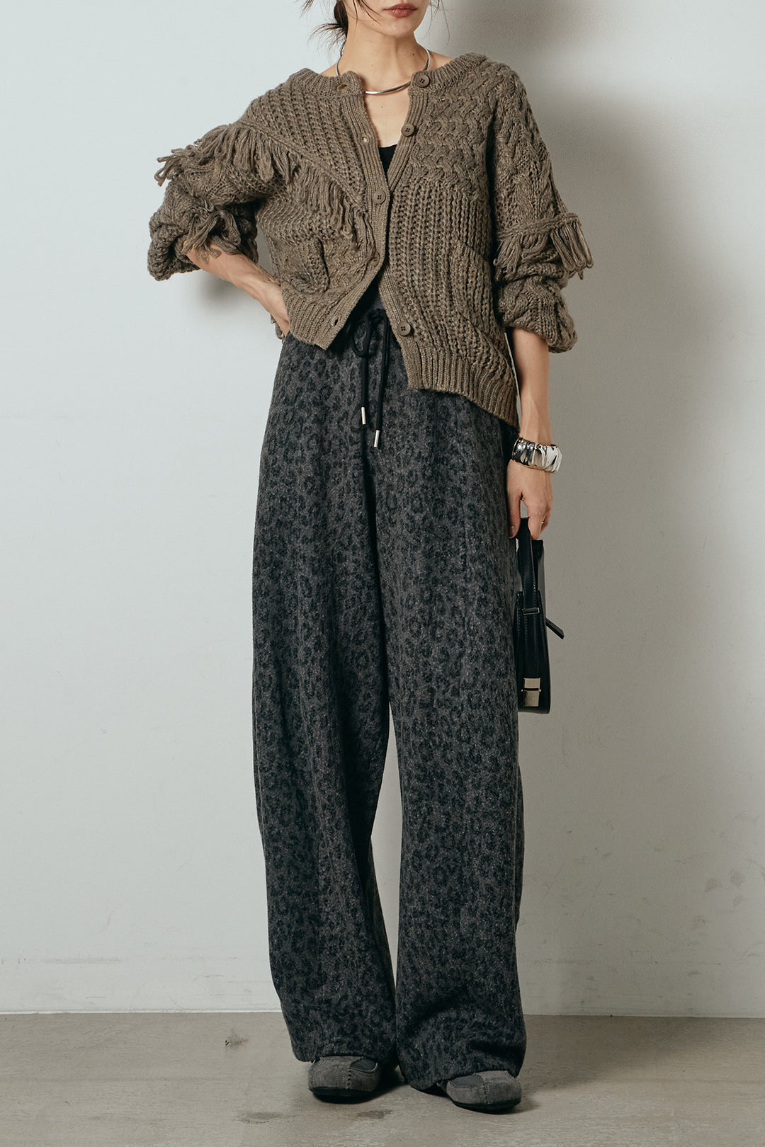 [SET]ランダムフリンジニットカーディガン+リラックスレオパード柄ワイドパンツ(2set)