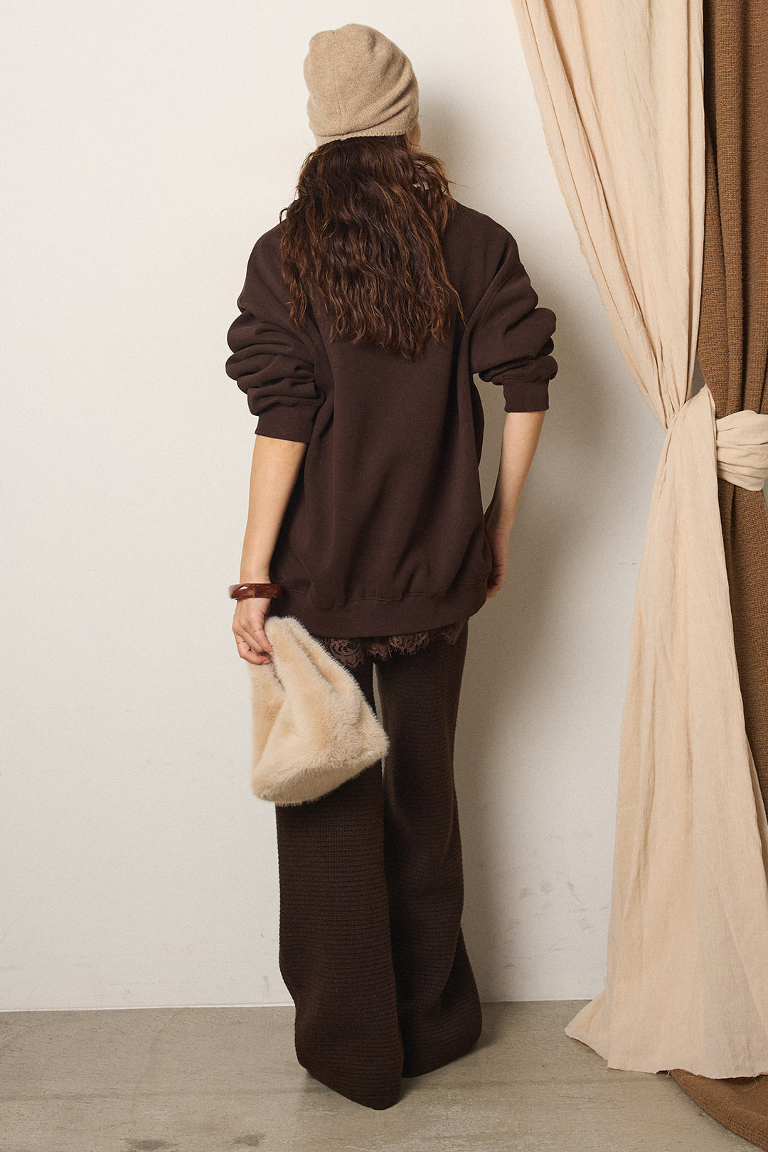 [SET]ロゴデザインルーズスウェット+レースサテンキャミソール(2set)