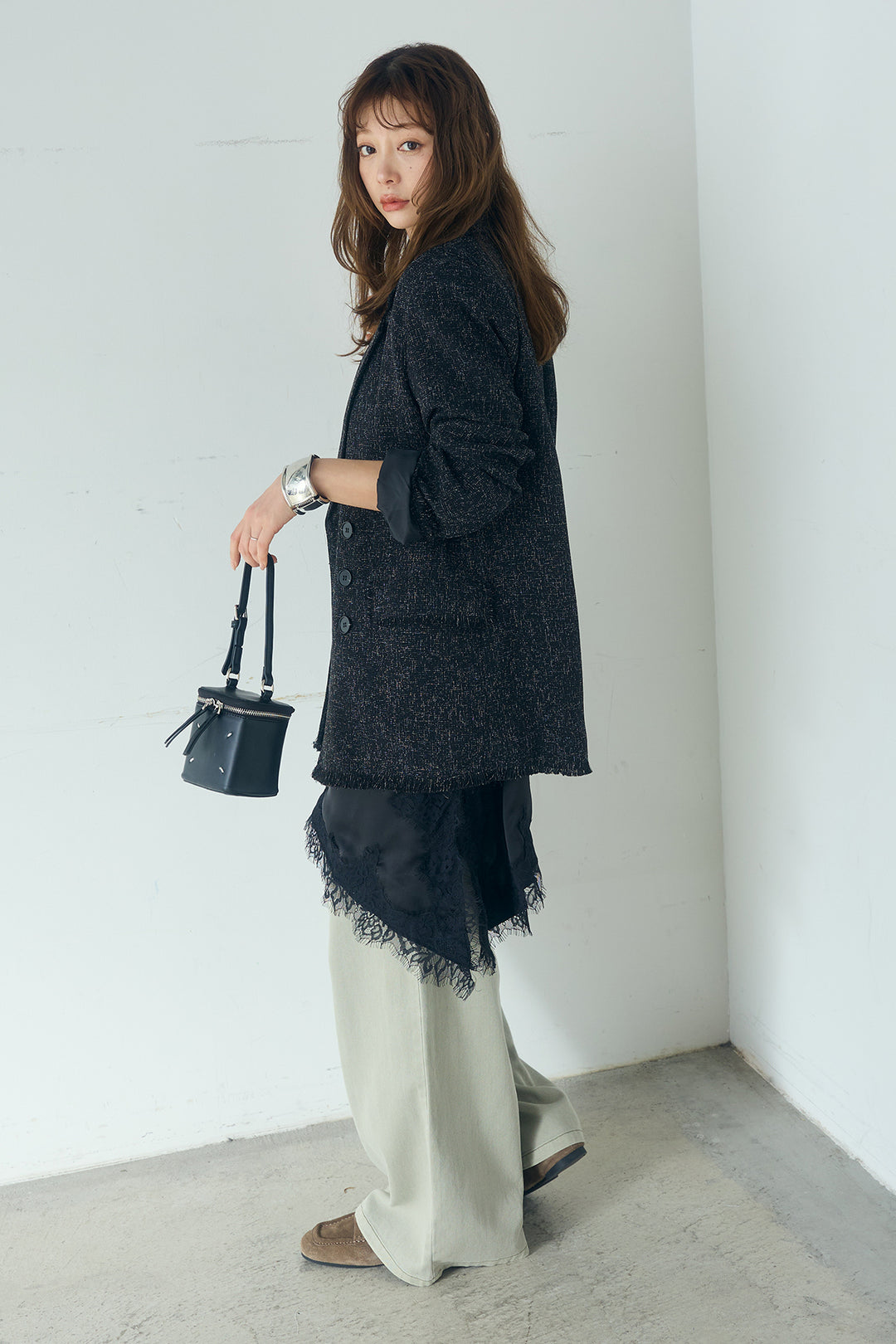 [SET]スラブネップツイードフリンジテーラードジャケット+ウエスト裁ち切りデニムワイドパンツ+サテンレースアシメキャミ(3set)